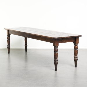 Grote antieke Engelse 19e eeuwse boeren 8 tot 10 persoons eettafel gemaakt van pinewood met een tijdloze uitstraling