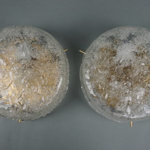 Prachtige set van twee vintage plafonnières gemaakt van ijsglas door Kaiser Leuchten uit de jaren 70