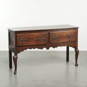 Mooi formaat antieke 18e eeuwse Engelse eikenhouten dresser/ dressoir met messing handgrepen en prachtige kleuren
