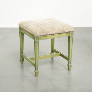 Antieke Hollands houten zitje/ voetenbank/ hocker met mooie kleuren en een stoffen bekleding met bloemmotief