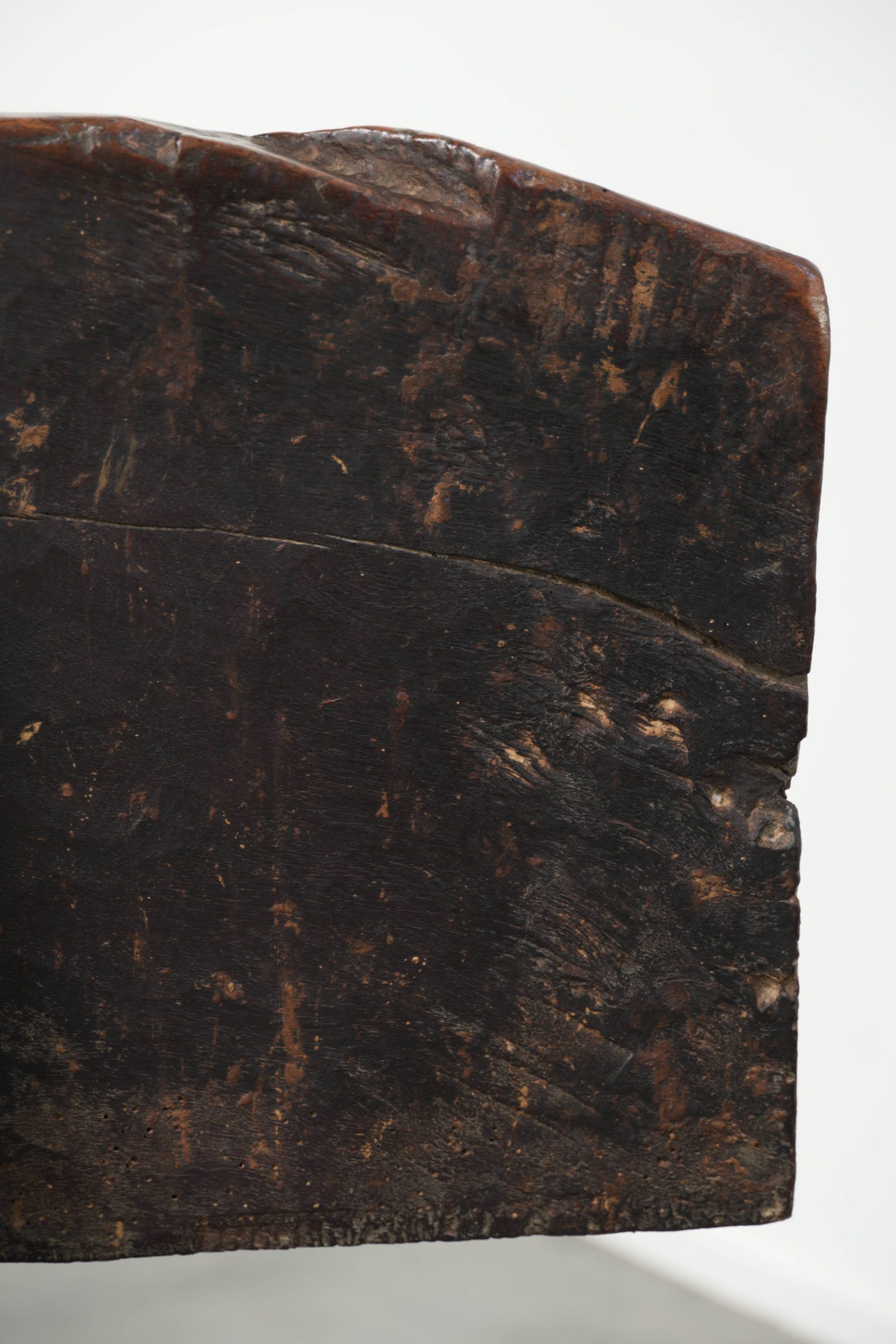 Zeer interessante antieke Spaanse boeren notenhouten halbank/ bankje voor aan de eettafel uit de 18e eeuw met een prachtig patina - Afbeelding 16