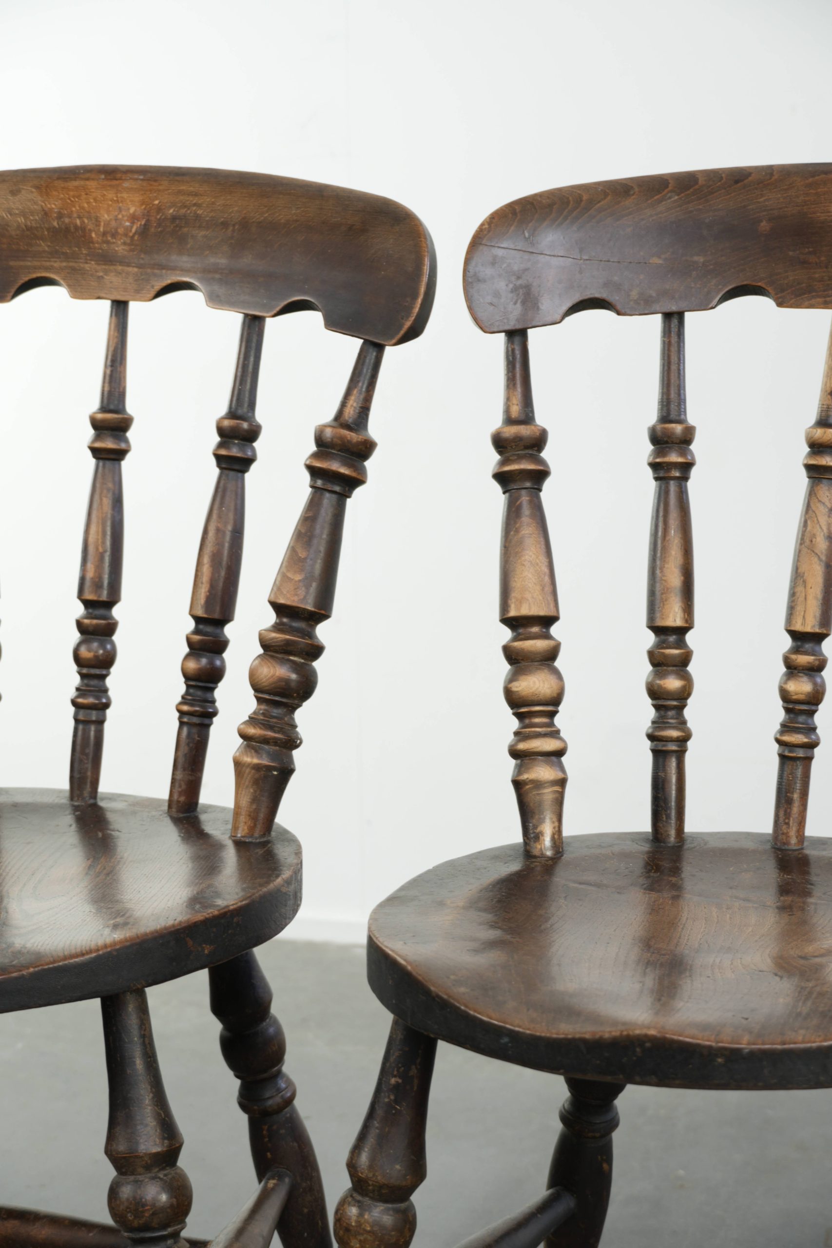 Set van 4 antieke Engelse houten Windsor pub/ bistrostoelen uit de 19e eeuw met een mooi patina - Afbeelding 10