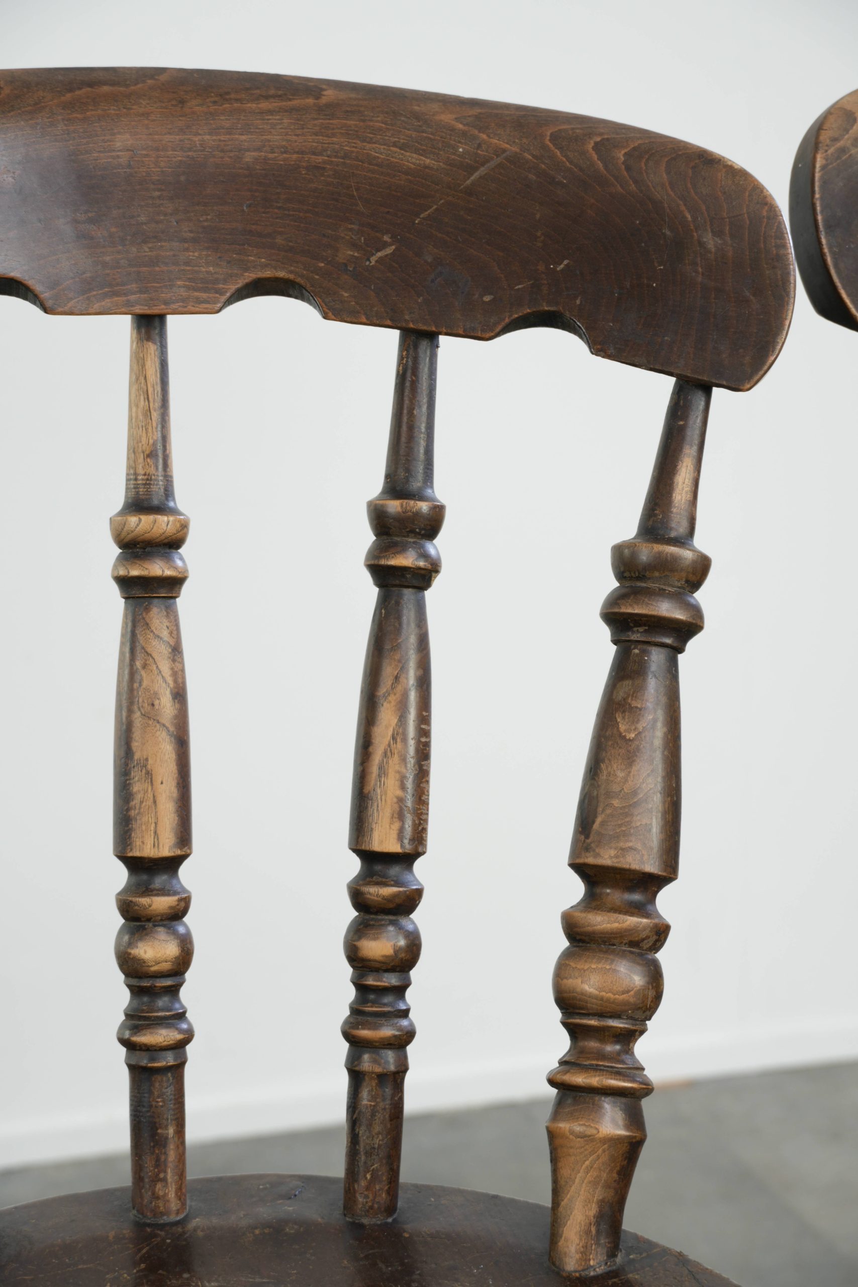 Set van 4 antieke Engelse houten Windsor pub/ bistrostoelen uit de 19e eeuw met een mooi patina - Afbeelding 11