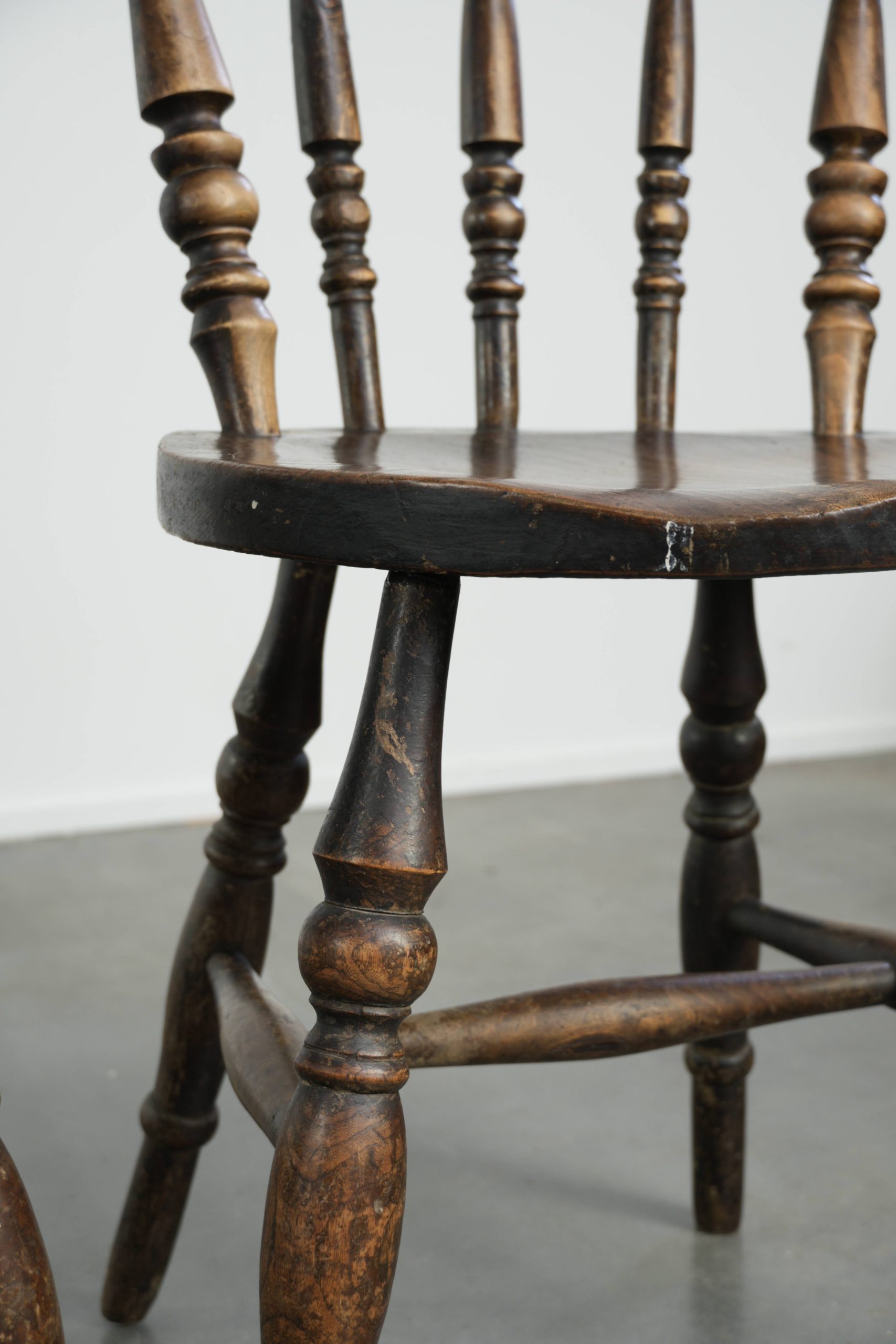 Set van 4 antieke Engelse houten Windsor pub/ bistrostoelen uit de 19e eeuw met een mooi patina - Afbeelding 14