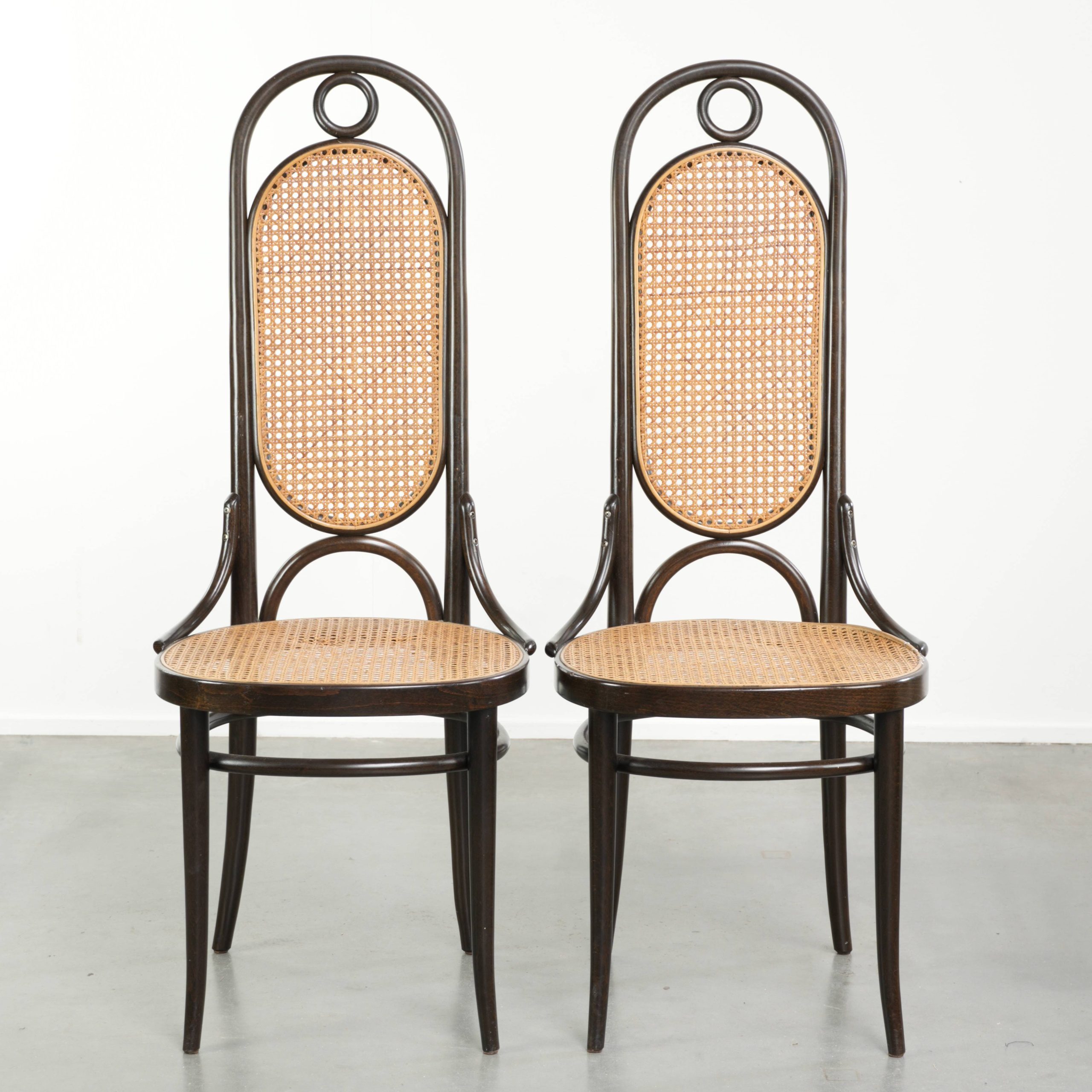 Set van 2 originele vintage Thonet design webbing eetkamerstoelen/ bistrostoelen met gebogen hout model long john