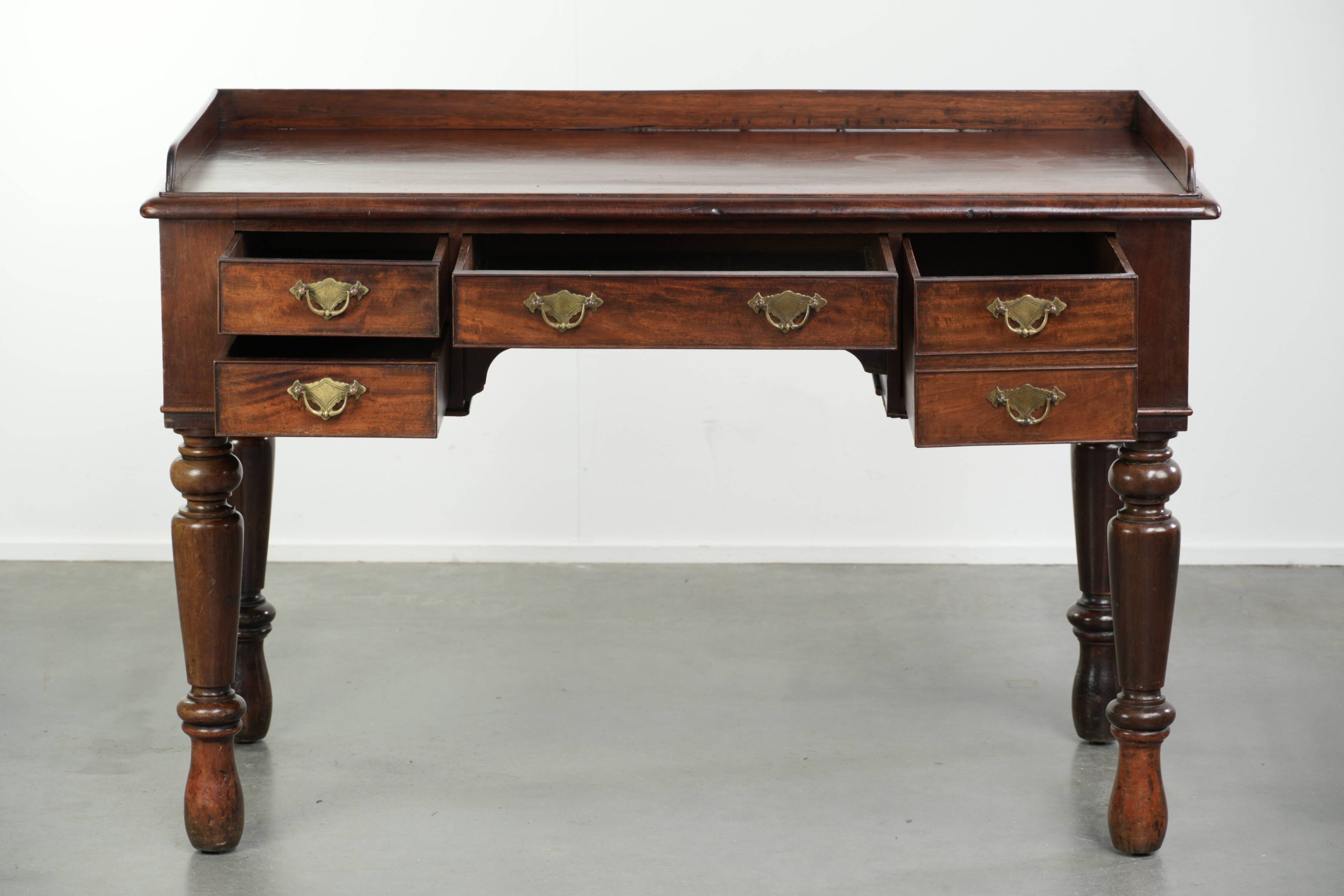 Sierlijk en handig antiek Engels bureau/ schrijftafel/ sidetable van mahoniehout uit midden 19e eeuw - Afbeelding 3