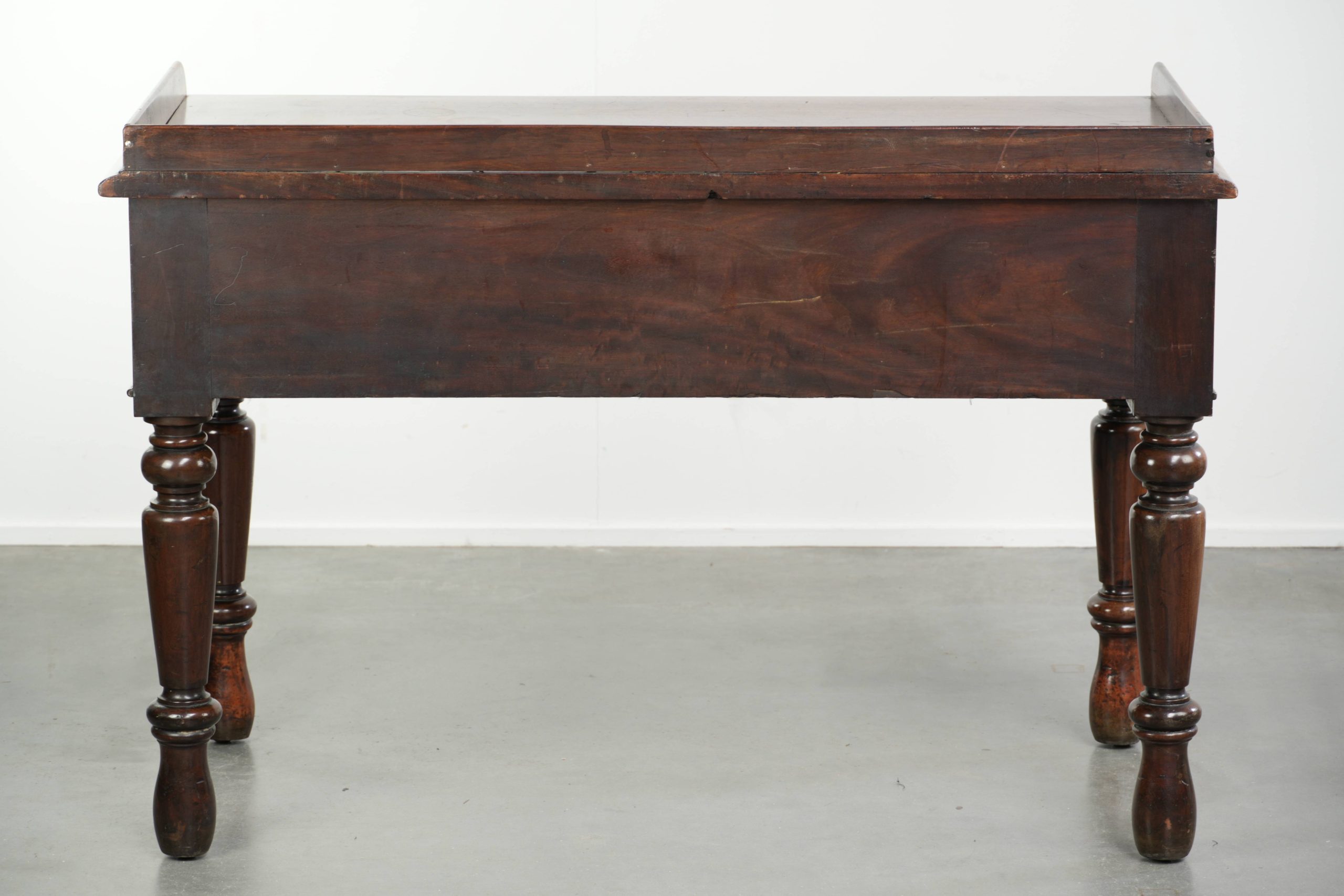 Sierlijk en handig antiek Engels bureau/ schrijftafel/ sidetable van mahoniehout uit midden 19e eeuw - Afbeelding 5