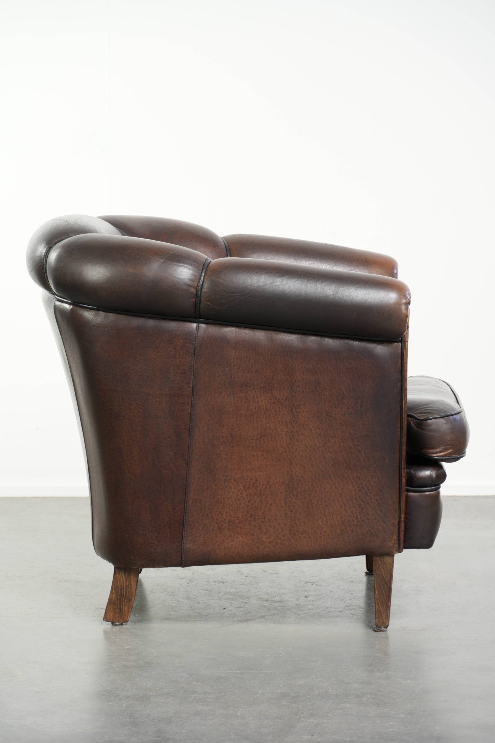 Prachtige set van een schapenleren bankstel samen met zijn bijpassende clubfauteuil met een luxe voorkomen - Afbeelding 3