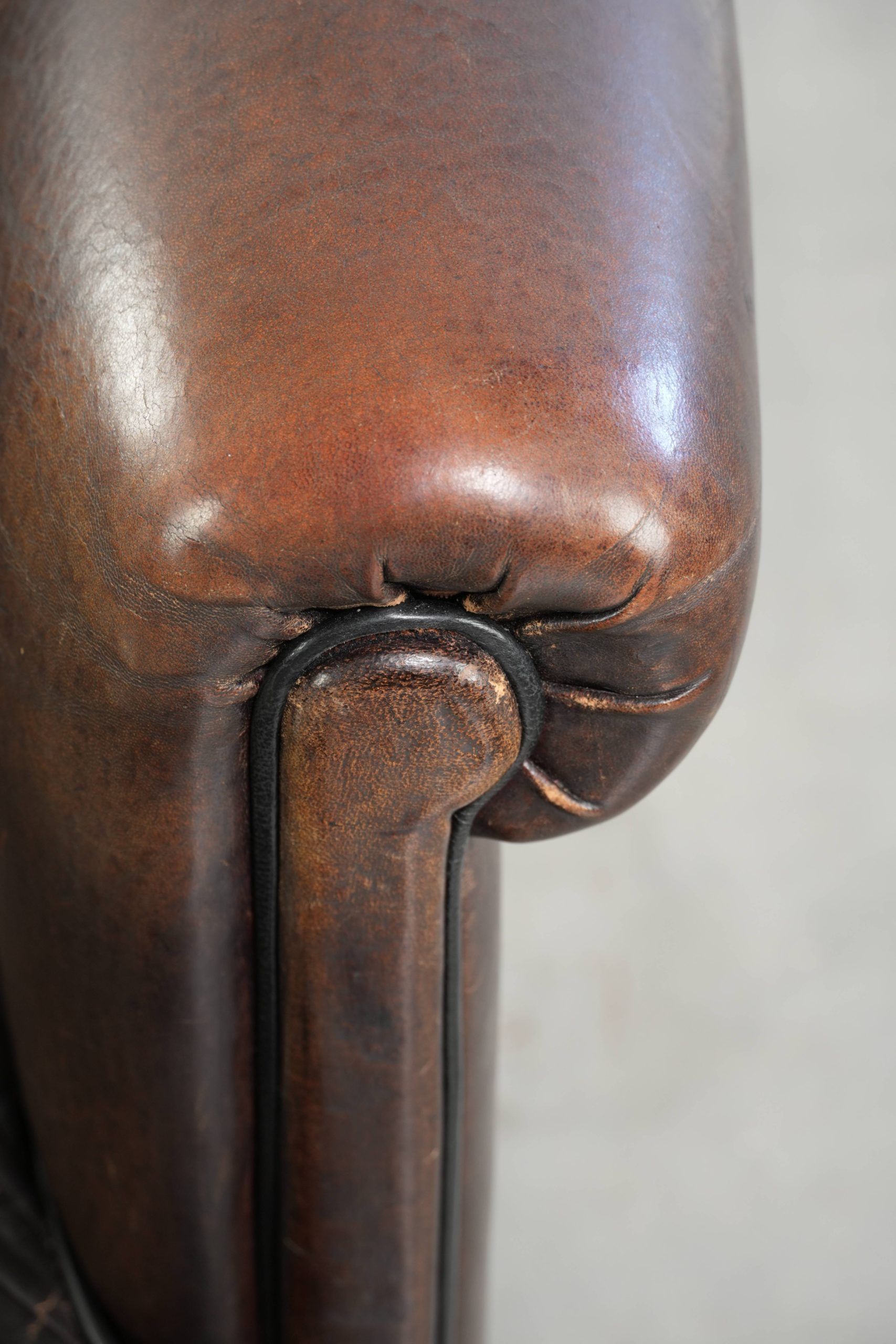 Prachtige set van een schapenleren bankstel samen met zijn bijpassende clubfauteuil met een luxe voorkomen - Afbeelding 21