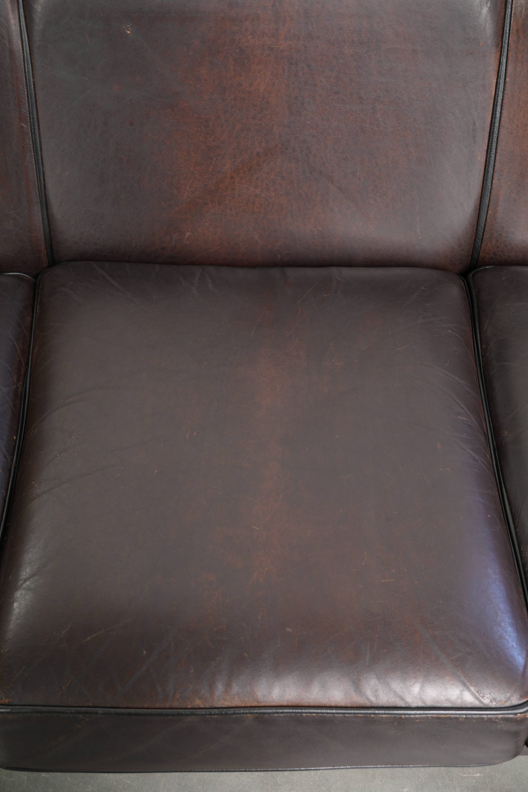 Prachtige set van een schapenleren bankstel samen met zijn bijpassende clubfauteuil met een luxe voorkomen - Afbeelding 16