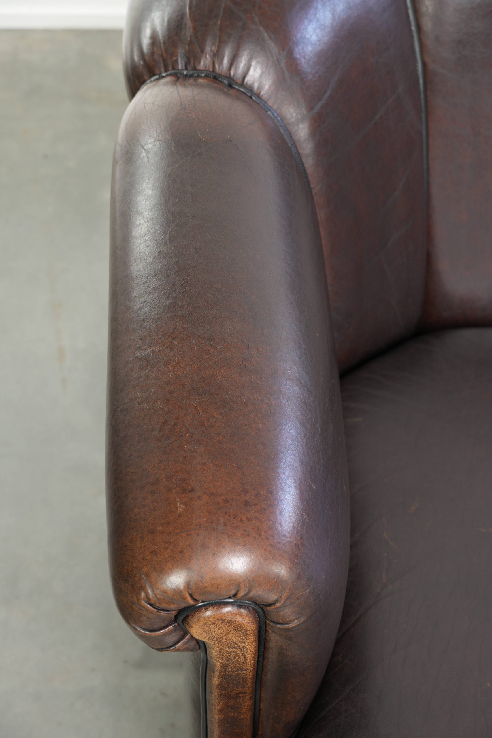 Prachtige set van een schapenleren bankstel samen met zijn bijpassende clubfauteuil met een luxe voorkomen - Afbeelding 18