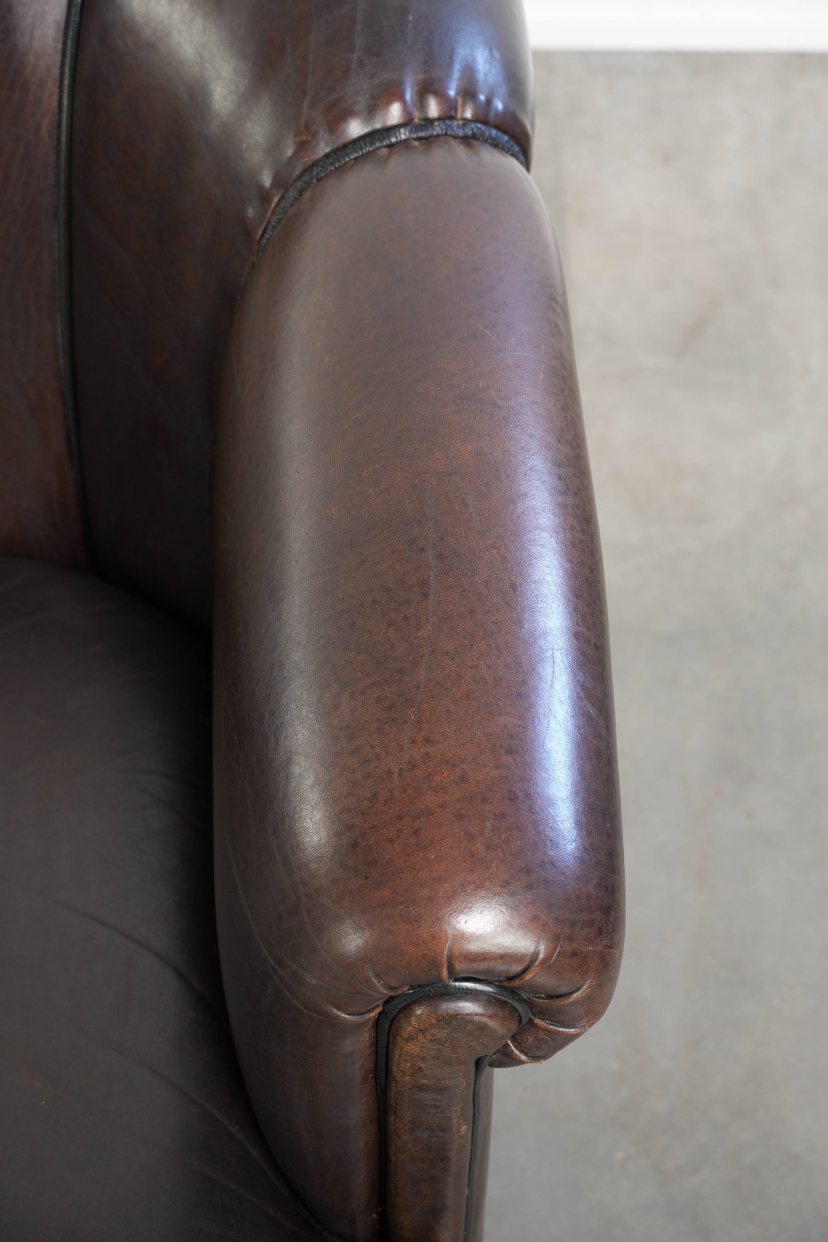 Prachtige set van een schapenleren bankstel samen met zijn bijpassende clubfauteuil met een luxe voorkomen - Afbeelding 19