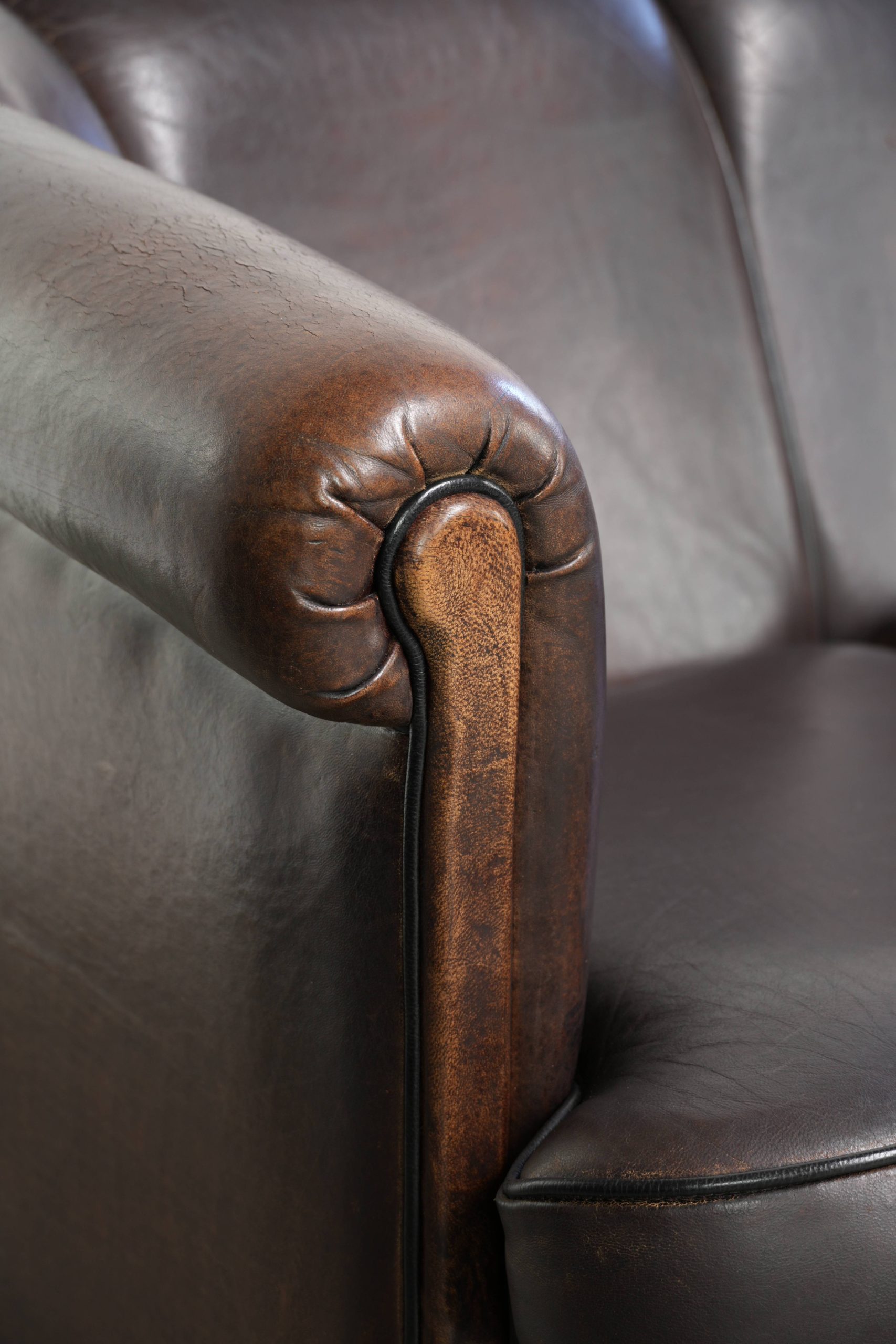 Prachtige set van een schapenleren bankstel samen met zijn bijpassende clubfauteuil met een luxe voorkomen - Afbeelding 9