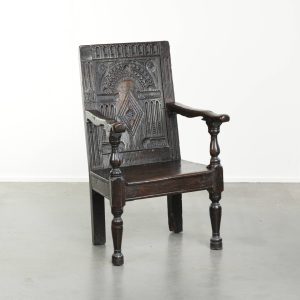 Antieke Engelse eikenhouten stoel/ wainscot chair uit de 17e eeuw met prachtig houtsnijwerk en details
