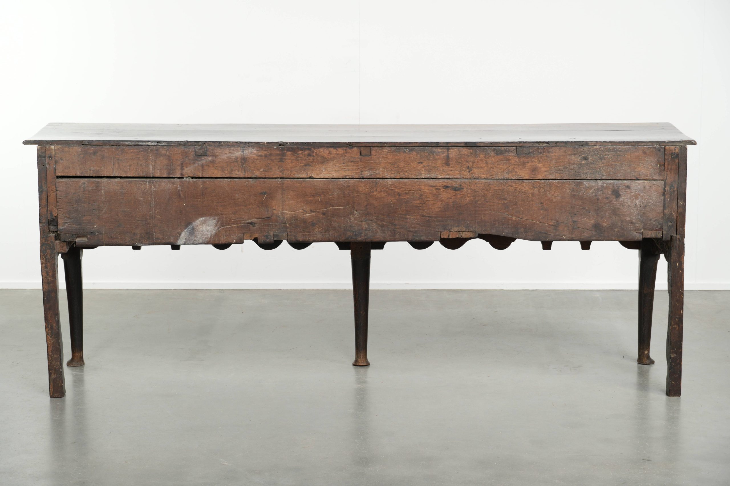 Groot Engels antiek eikenhouten dressoir/ dresser met 3 werkende lades uit begin 18e eeuw met een prachtig patina - Afbeelding 5