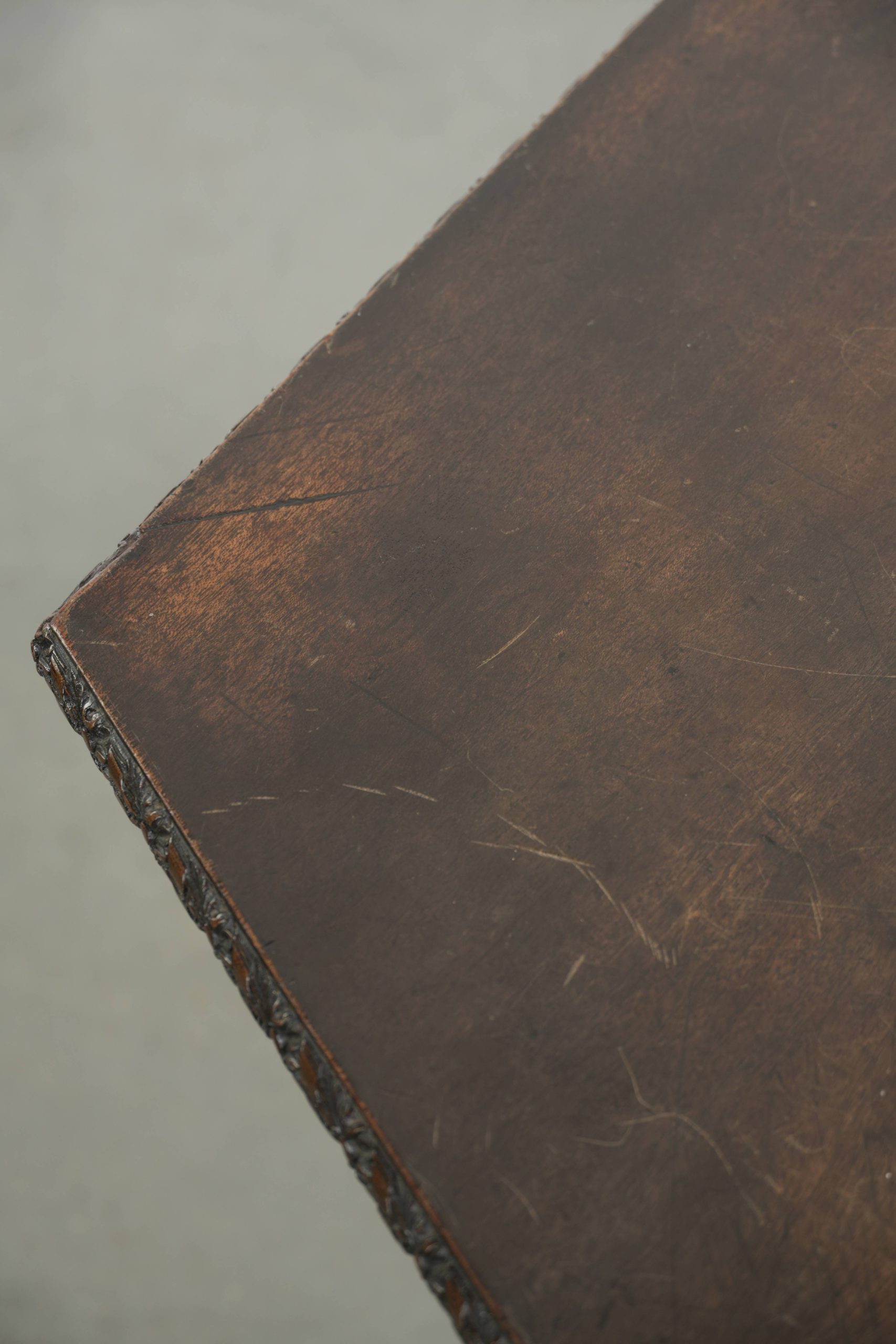Antieke houten Engelse draaibare boekentafel/ bijzettafel uit de 19e eeuw met een zeskantig tafelblad - Afbeelding 6