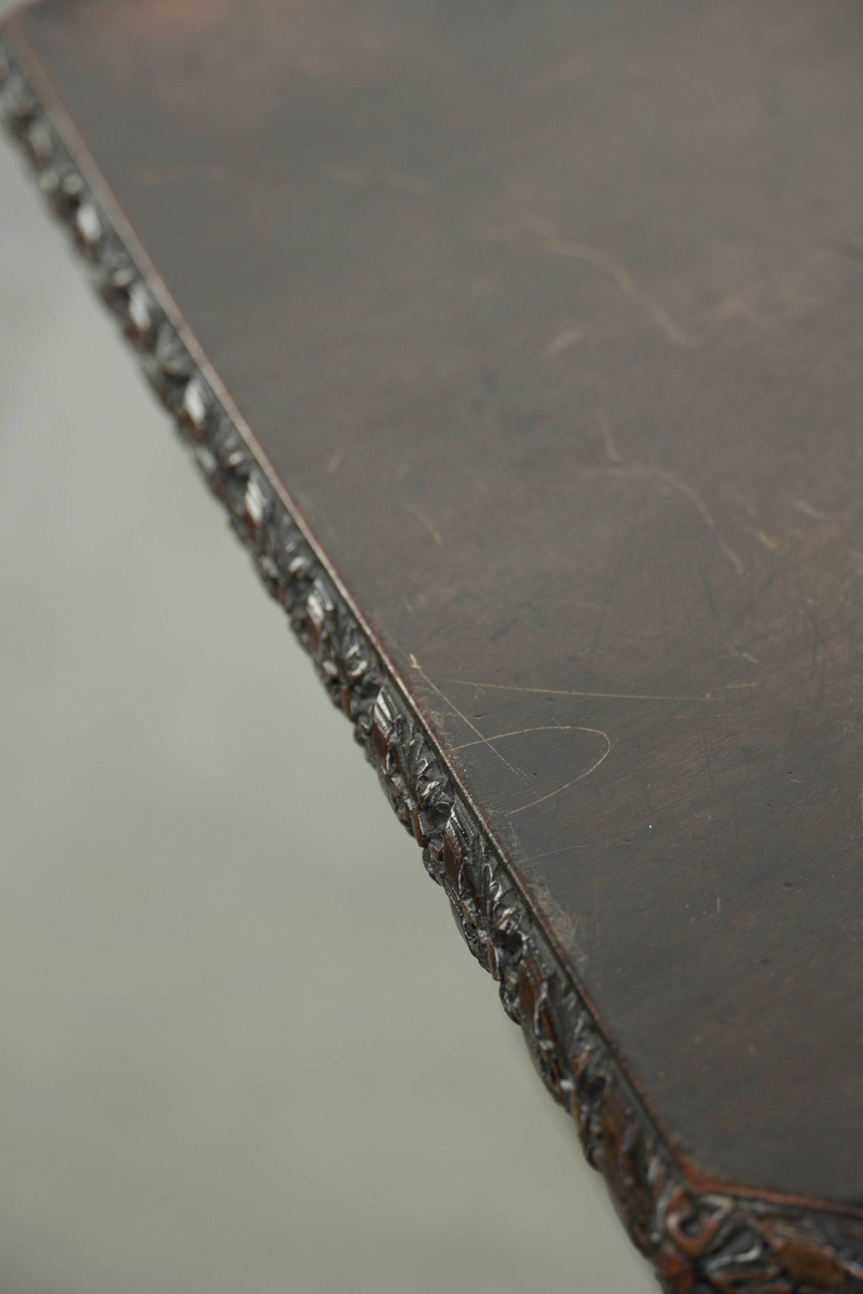 Antieke houten Engelse draaibare boekentafel/ bijzettafel uit de 19e eeuw met een zeskantig tafelblad - Afbeelding 11