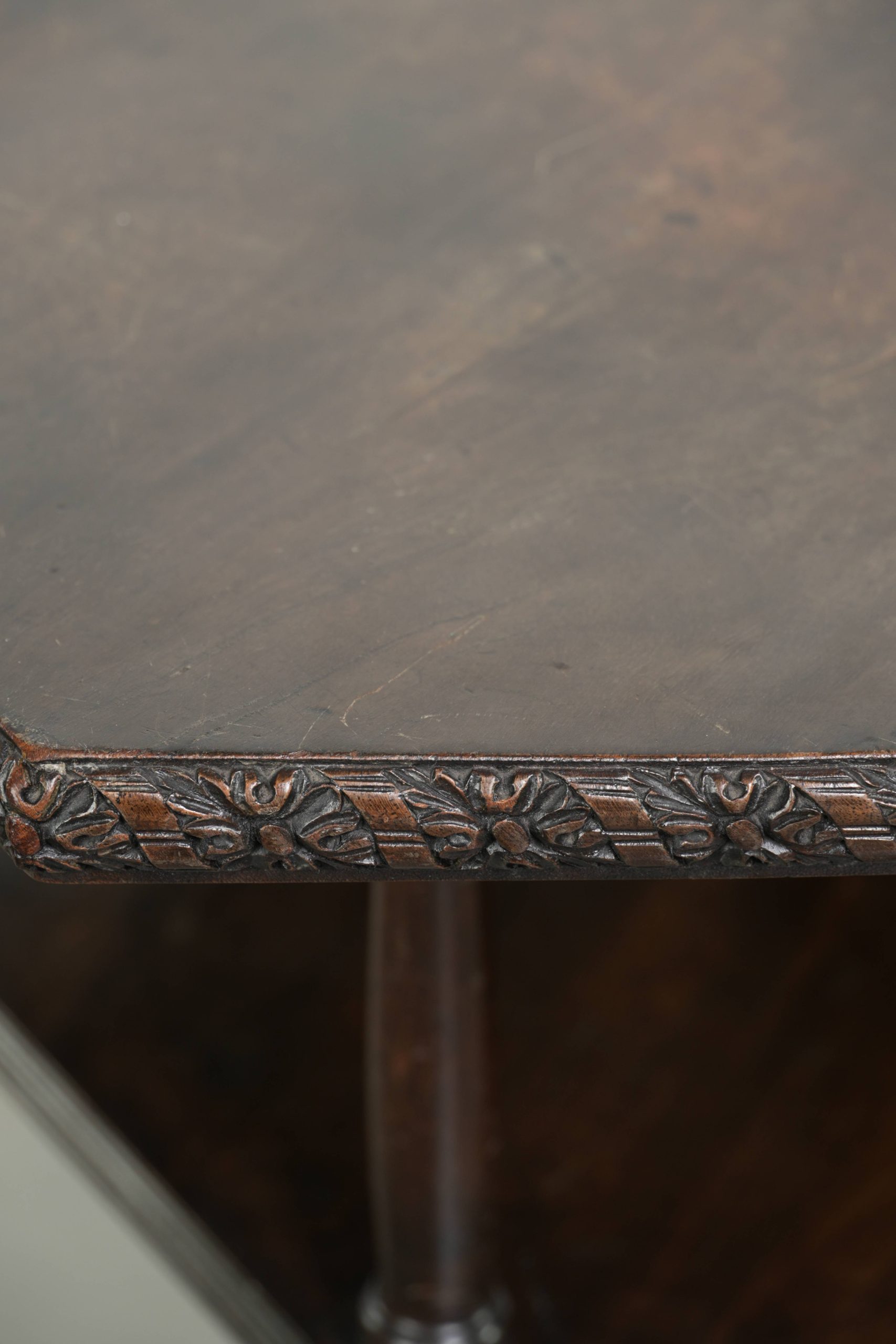 Antieke houten Engelse draaibare boekentafel/ bijzettafel uit de 19e eeuw met een zeskantig tafelblad - Afbeelding 12