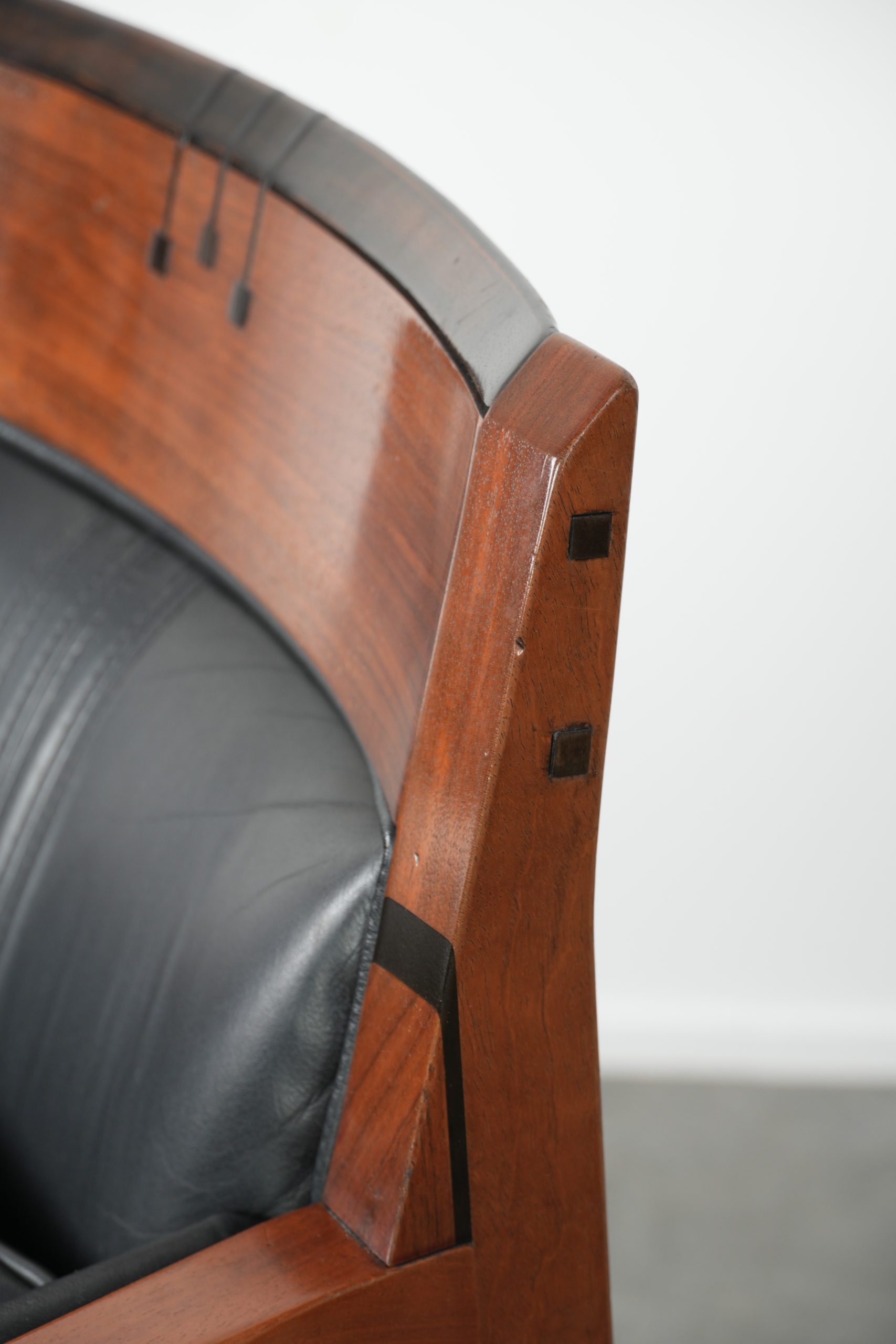 In goede staat verkerende zwarte leren Art Deco Schuitema design fauteuil uit de Decoforma serie - Afbeelding 7