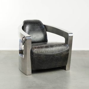 Stoere vintage Aviator design fauteuil gemaakt van zwart rundleer met aluminium en popnagels 