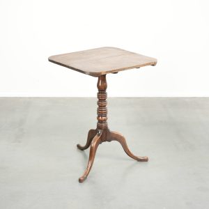 Antieke eikenhouten Engelse tilt top tafel/bijzettafel in een unieke vierkante vorm uit begin 19e eeuw