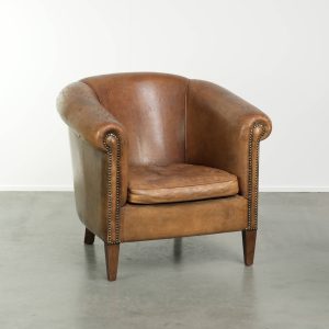 Stoere geleefde vintage schapenleren clubfauteuil met een fijne zit en een mooie kleur