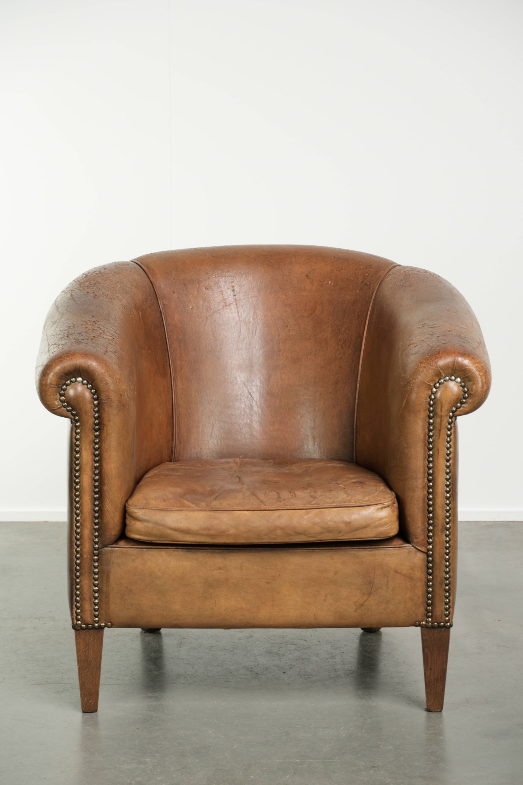 Stoere geleefde vintage schapenleren clubfauteuil met een fijne zit en een mooie kleur - Afbeelding 2