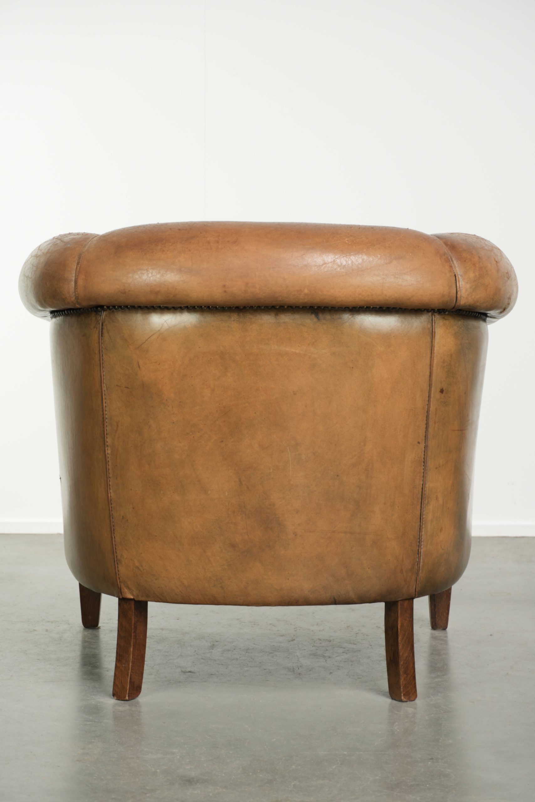 Stoere geleefde vintage schapenleren clubfauteuil met een fijne zit en een mooie kleur - Afbeelding 4