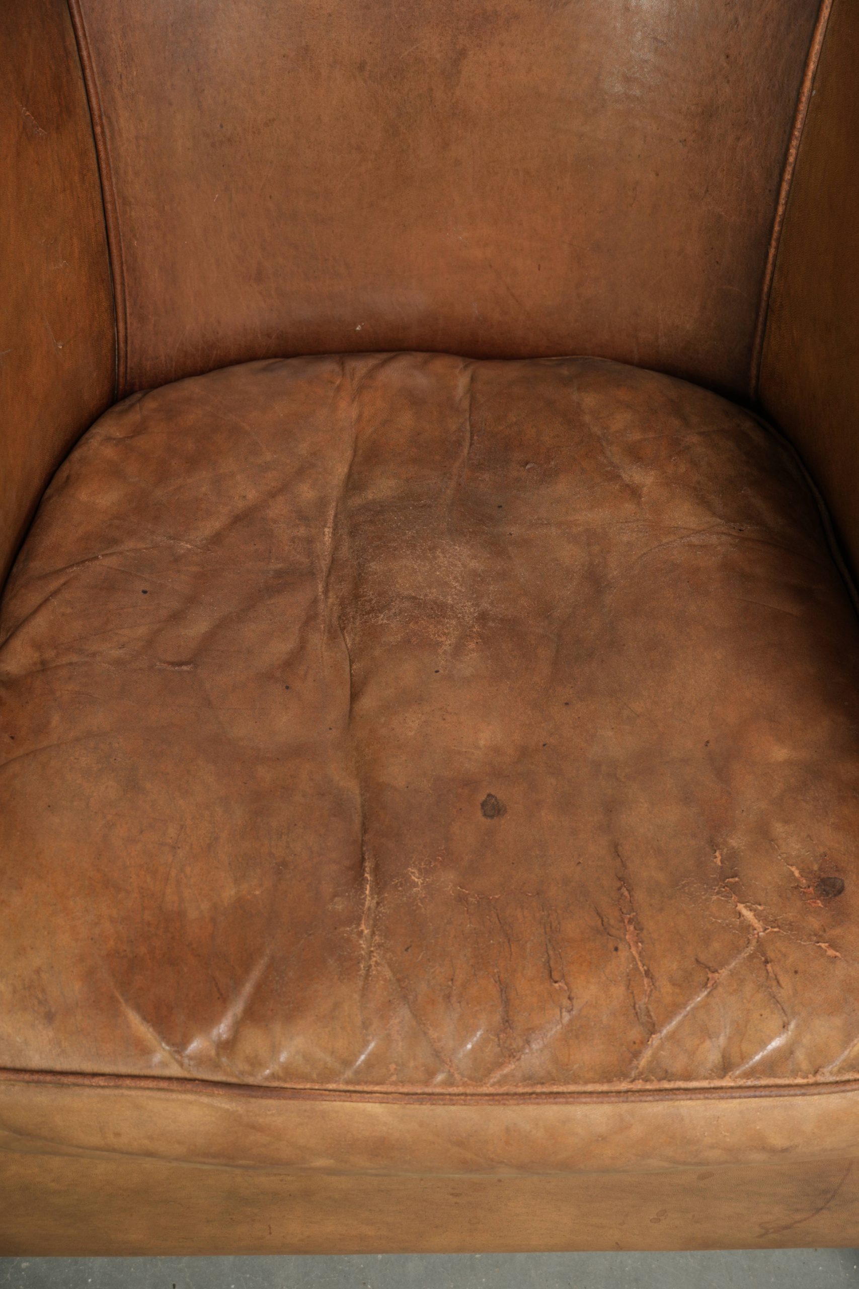 Stoere geleefde vintage schapenleren clubfauteuil met een fijne zit en een mooie kleur - Afbeelding 6