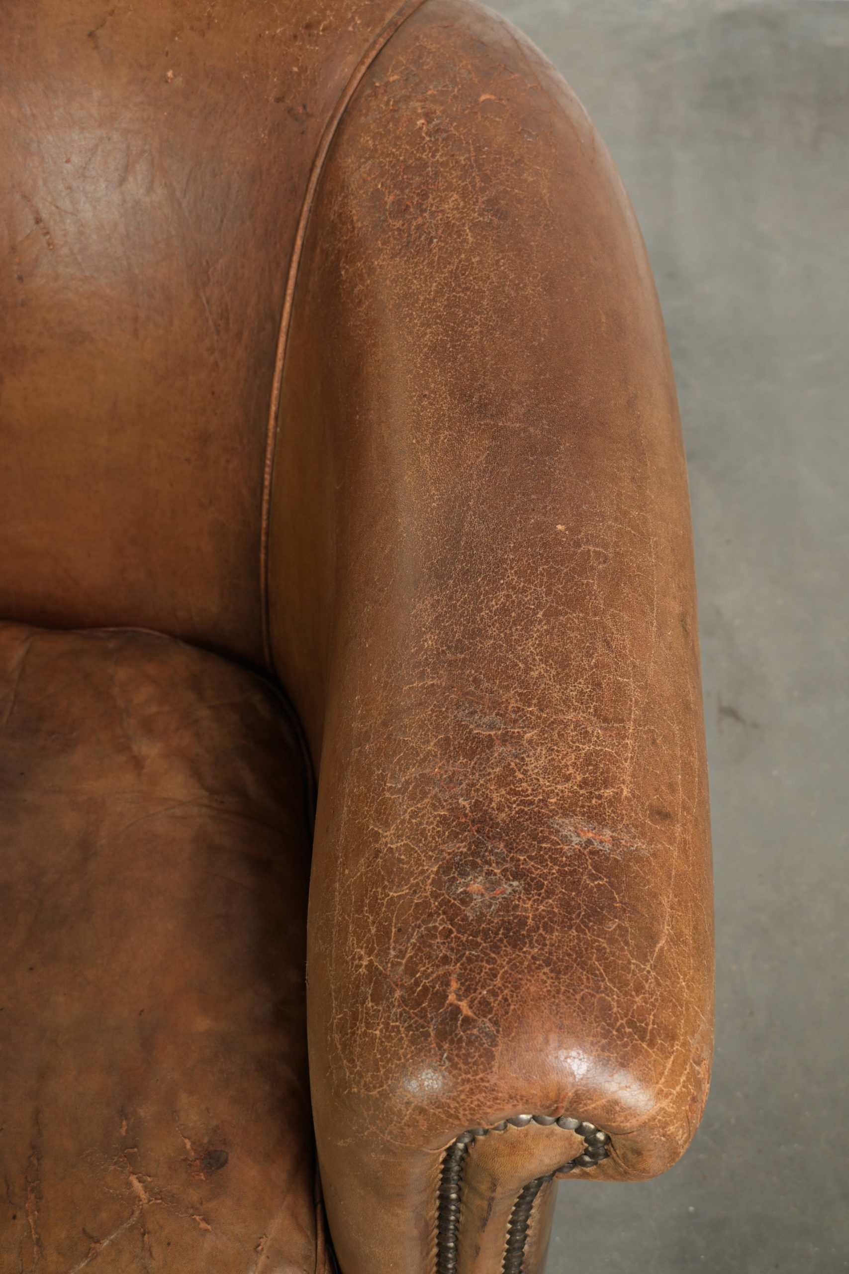 Stoere geleefde vintage schapenleren clubfauteuil met een fijne zit en een mooie kleur - Afbeelding 8