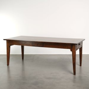 Mooie Franse antieke eikenhouten tafel uit begin 19e eeuw met een luxe landelijke uitstraling