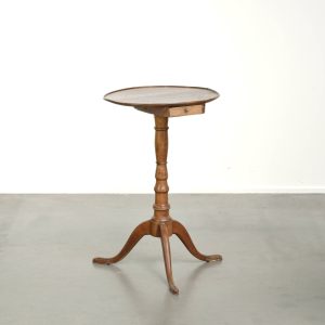 Engelse antieke bijzet/ wijntafel uit de 19e eeuw met een uniek laatje en mooie kleuren