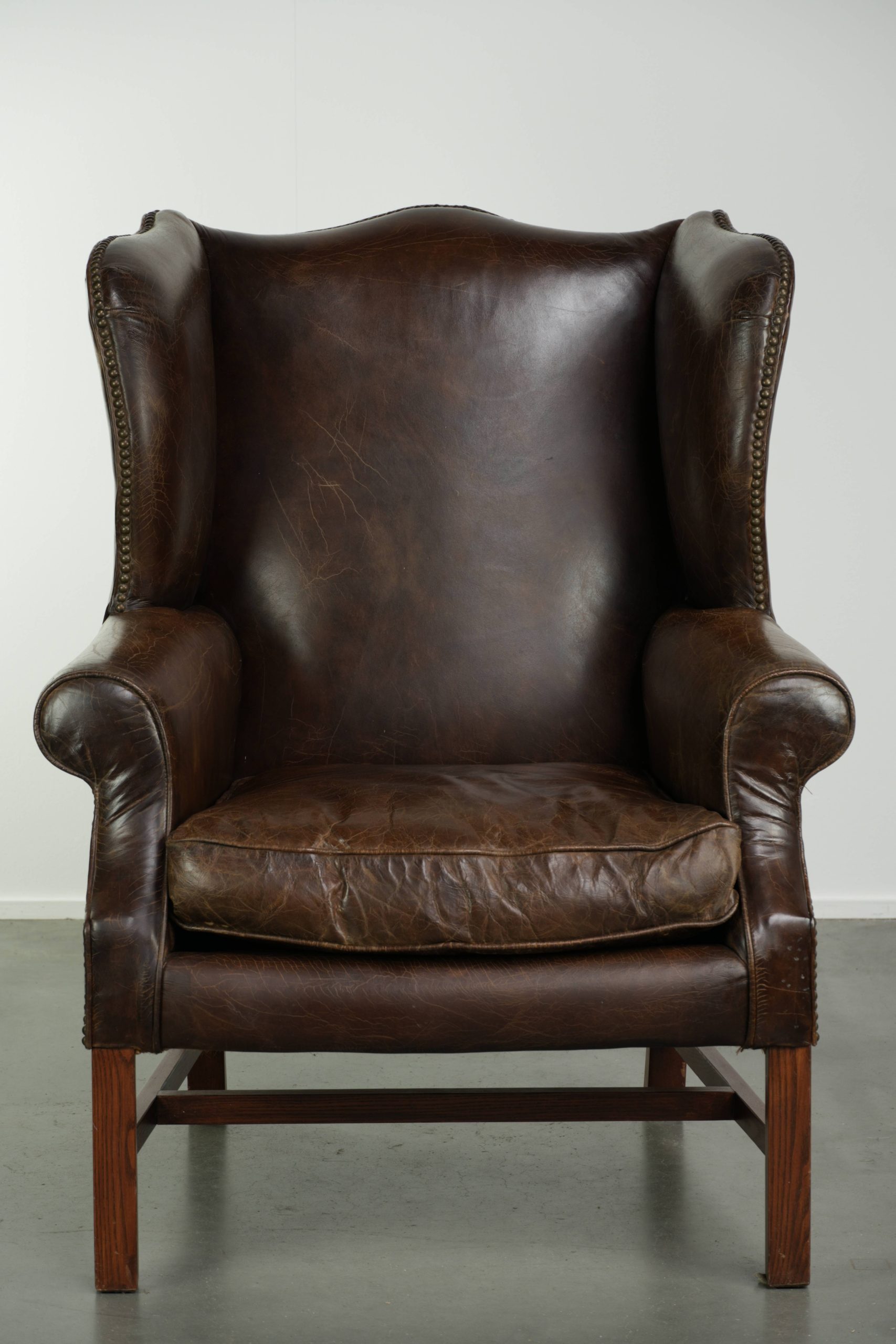 Comfortabele en karaktervolle rundleren oorfauteuil met een luxe uitstraling - Afbeelding 2