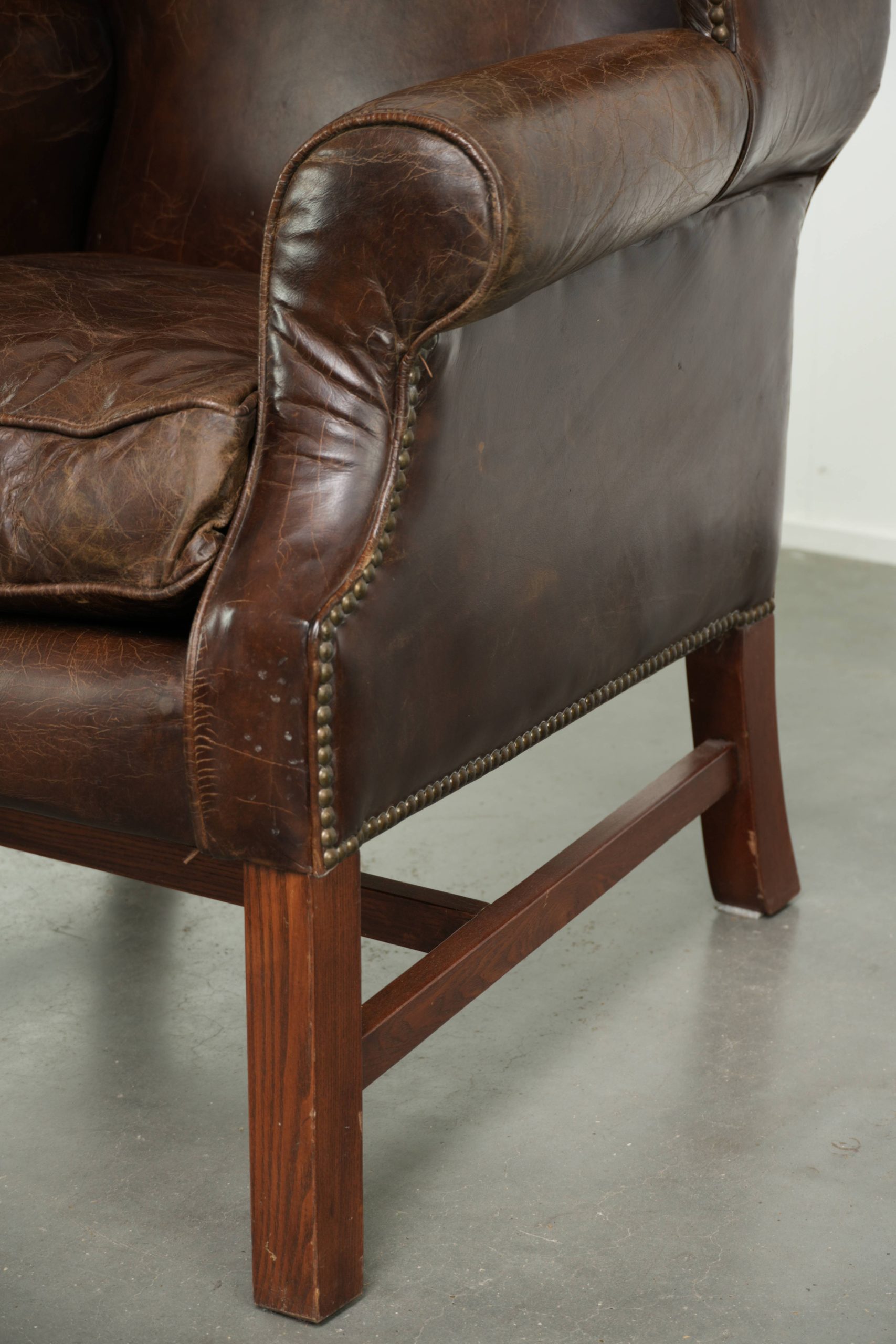 Comfortabele en karaktervolle rundleren oorfauteuil met een luxe uitstraling - Afbeelding 10