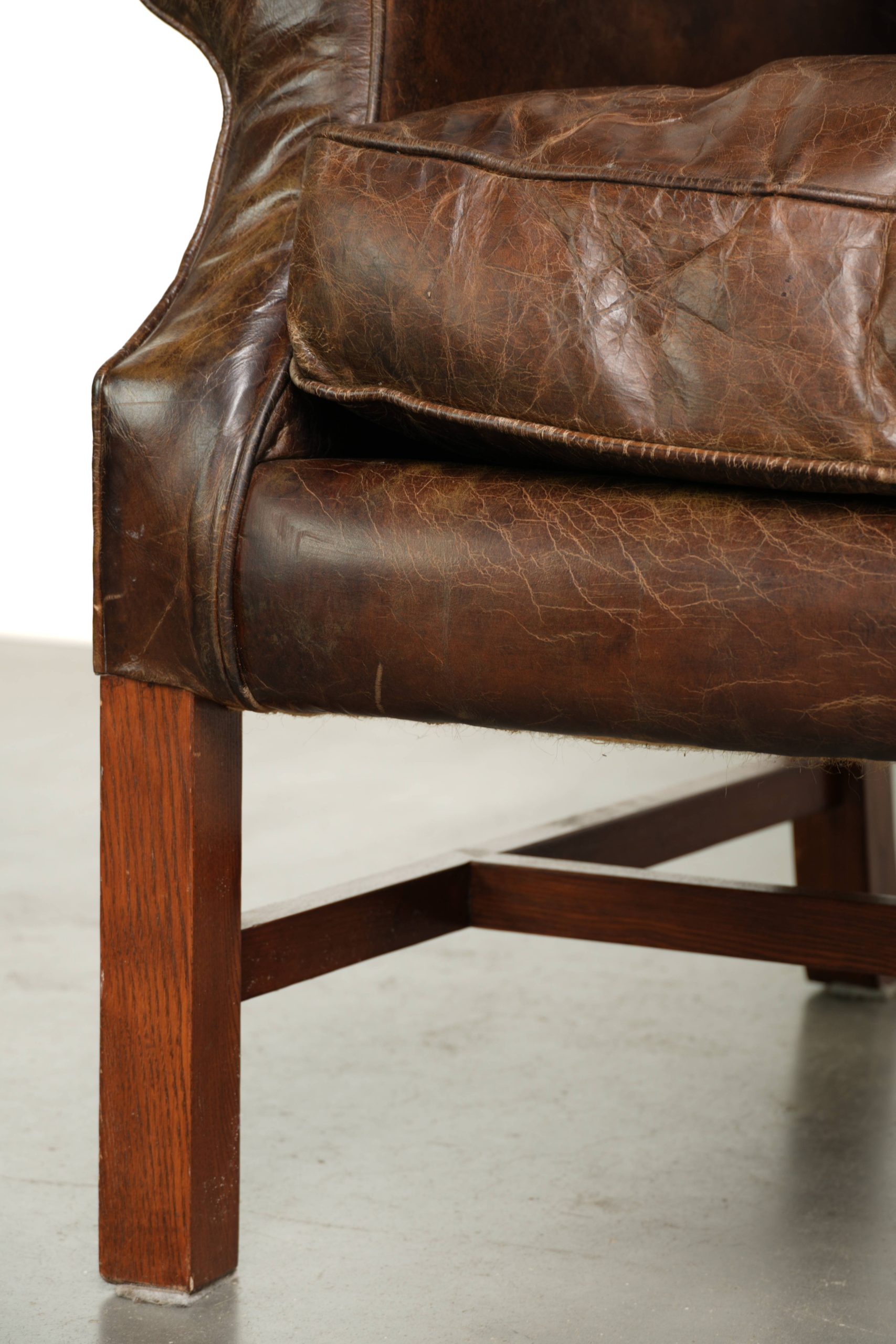 Vintage oorfauteuil in Engelse stijl van generfd rundleer met een comfortabele zit - Afbeelding 13