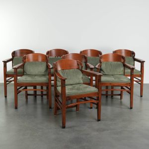Unieke set van 8 eetkamerstoelen uit de Art Nouveau/Jugendstil serie van Schuitema met een suede bekleding