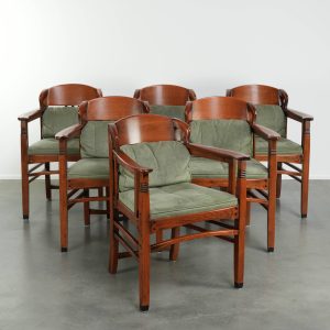 Unieke set van 6 eetkamerstoelen uit de Art Nouveau/Jugendstil serie van Schuitema met een suede bekleding