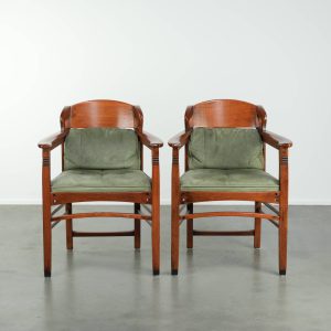 Unieke set van 2 eetkamerstoelen uit de Art Nouveau/Jugendstil serie van Schuitema met een suede bekleding