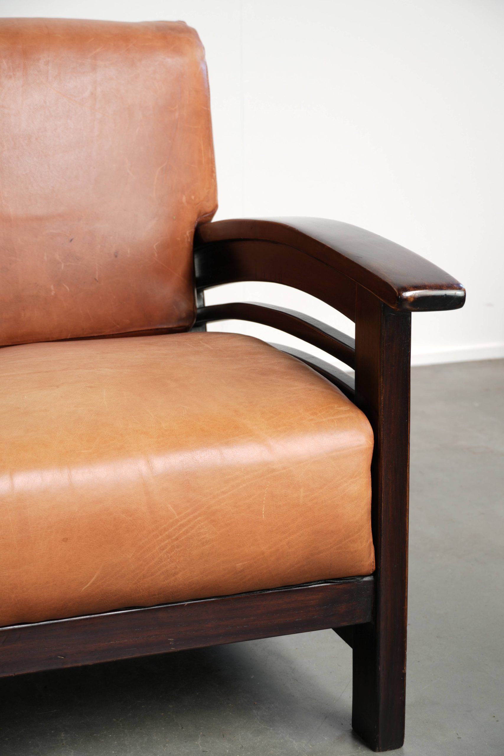 Begeerlijke set van 2 congackleurige rundleren Art Deco fauteuils/armchairs uit de 20e eeuw - Afbeelding 11