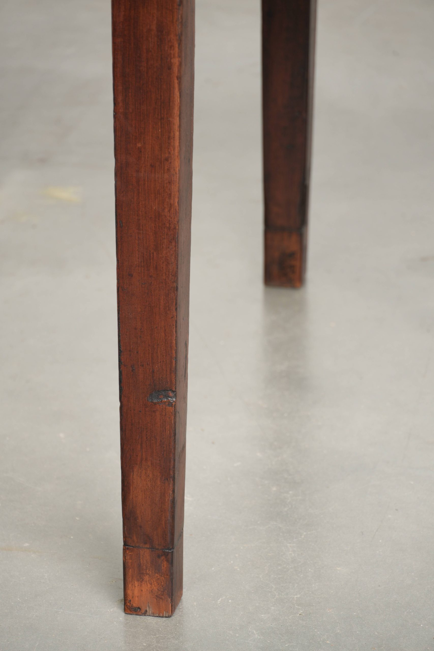 Prachtige antieke Engelse eettafel uit begin 19e eeuw van pitch pine hout voor 8 tot 10 personen - Afbeelding 16