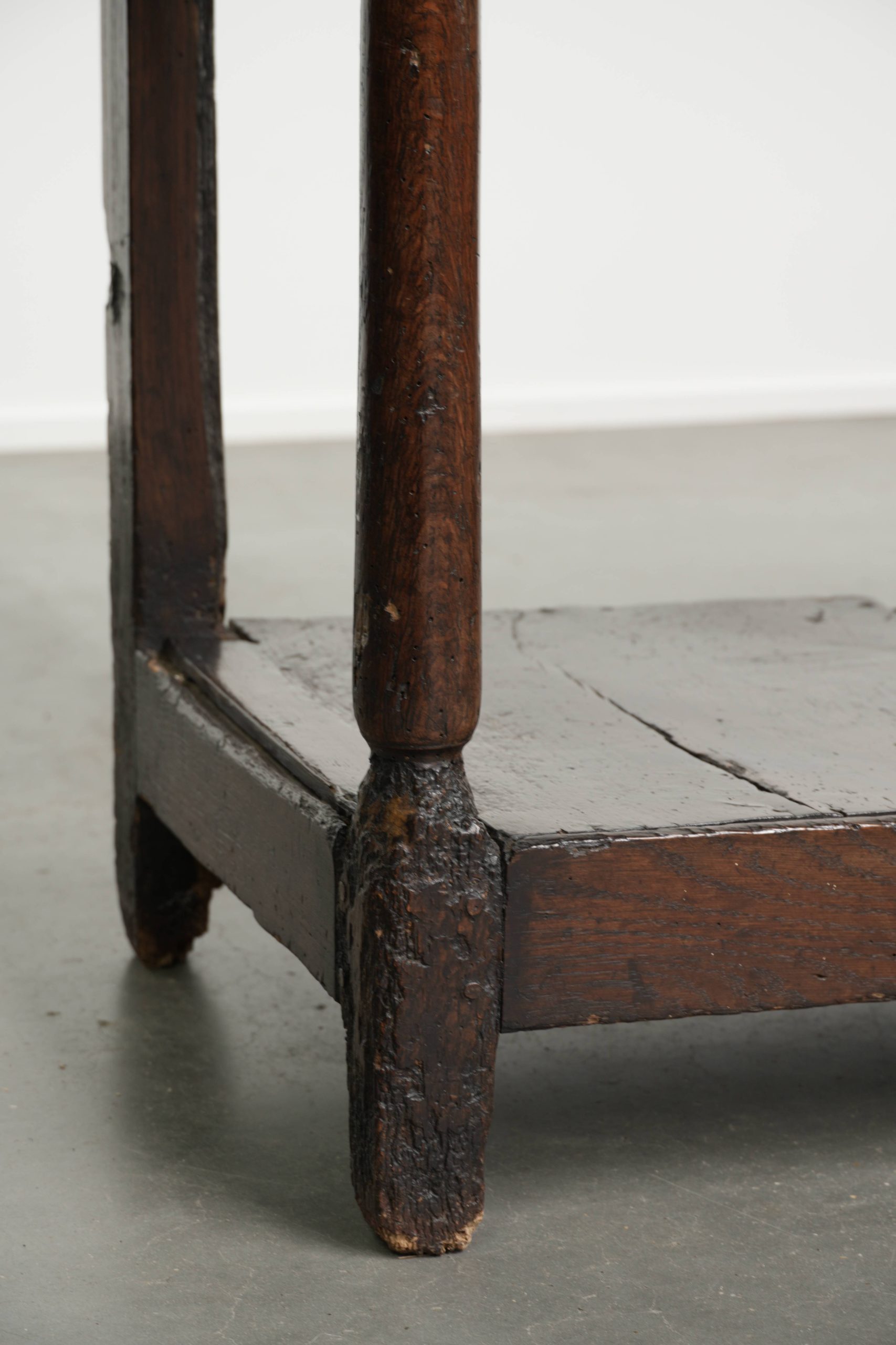 Zeer mooie Engelse double based dresser uit de 18e eeuw van eikenhout met prachtige kleuren en een tijdloos design - Afbeelding 14