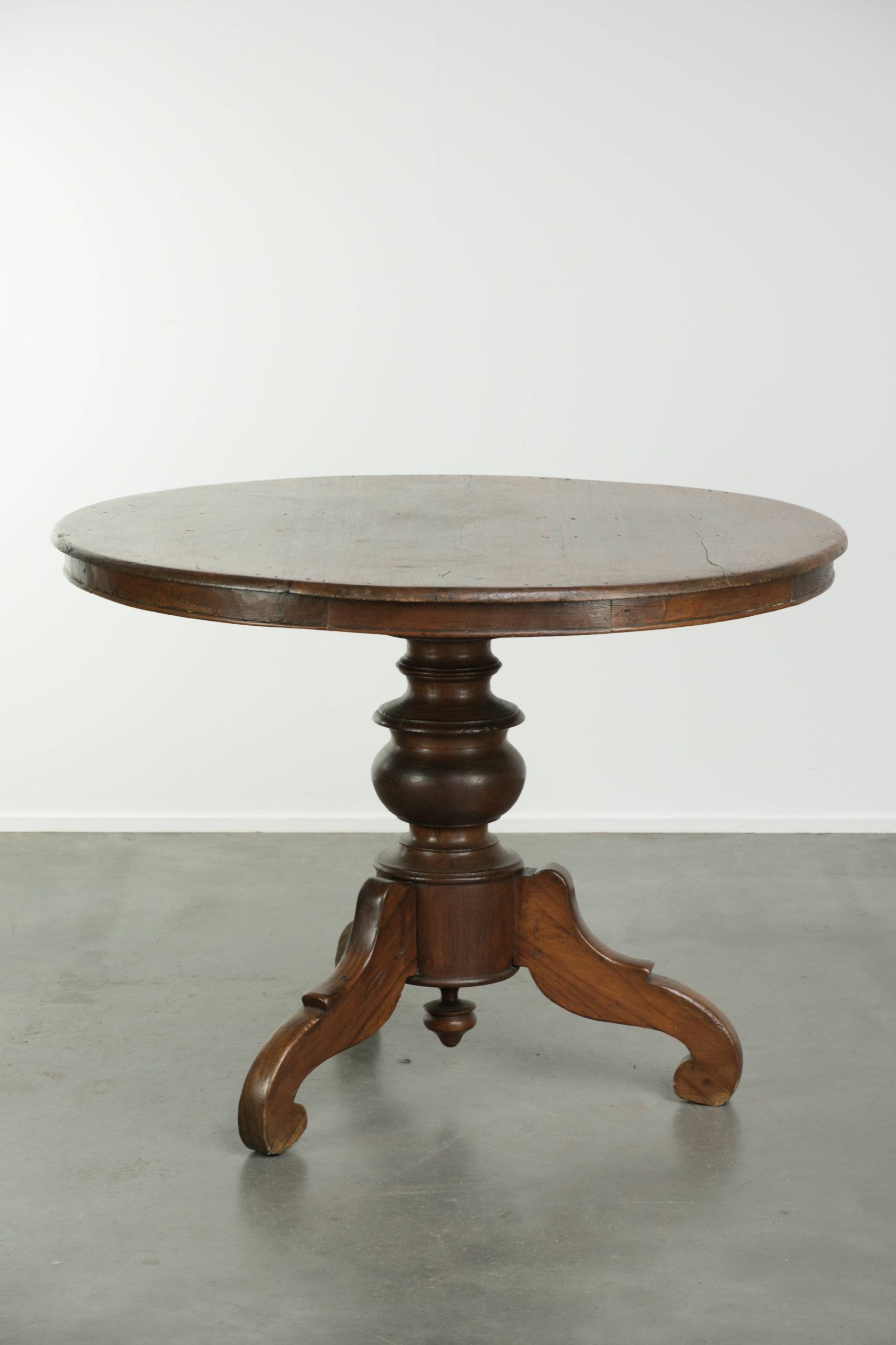 Mooie subtiele ronde landelijke houten eettafel met een mooie uitstraling en een prachtig patina - Afbeelding 2