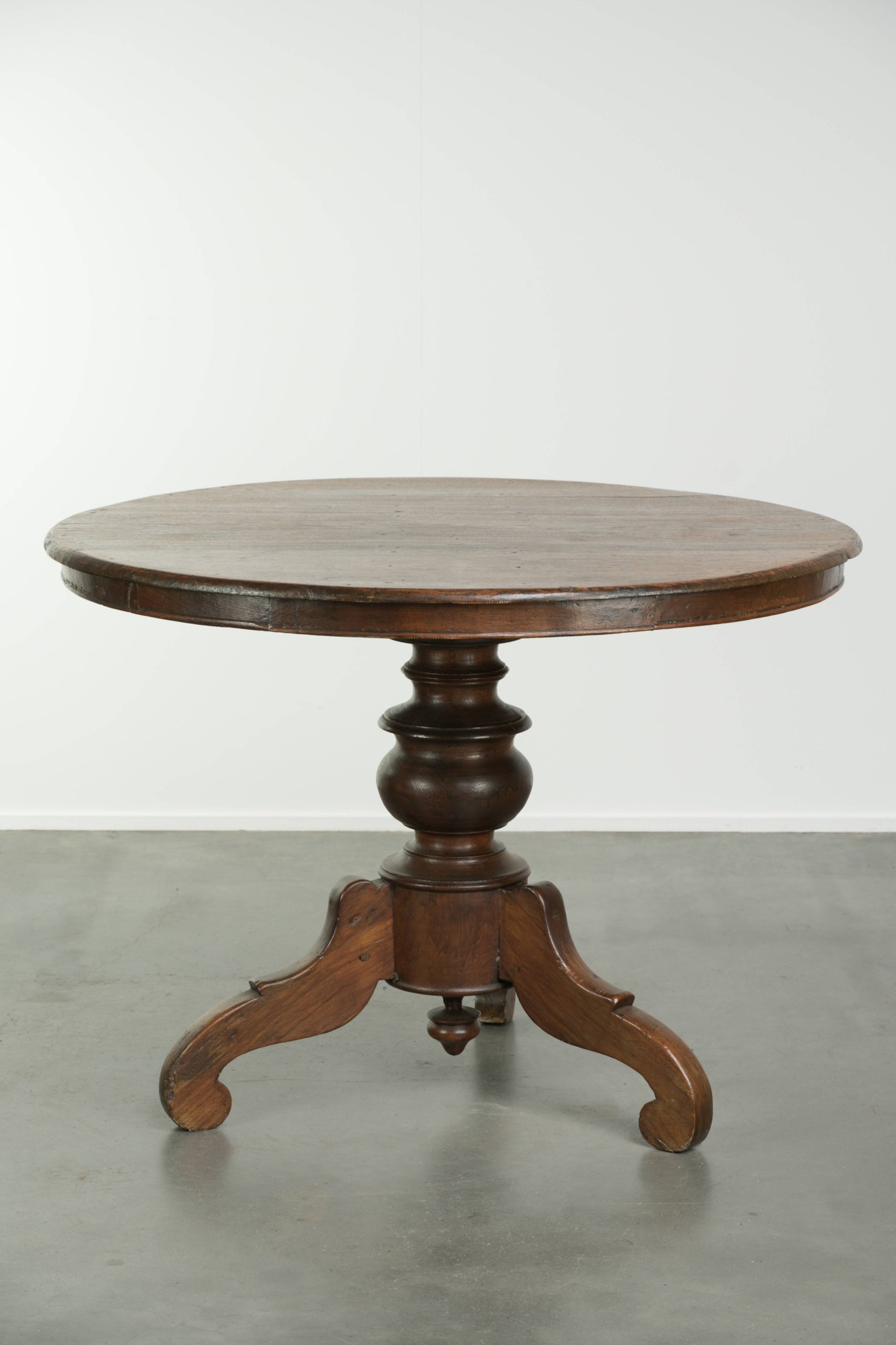 Mooie subtiele ronde landelijke houten eettafel met een mooie uitstraling en een prachtig patina - Afbeelding 3