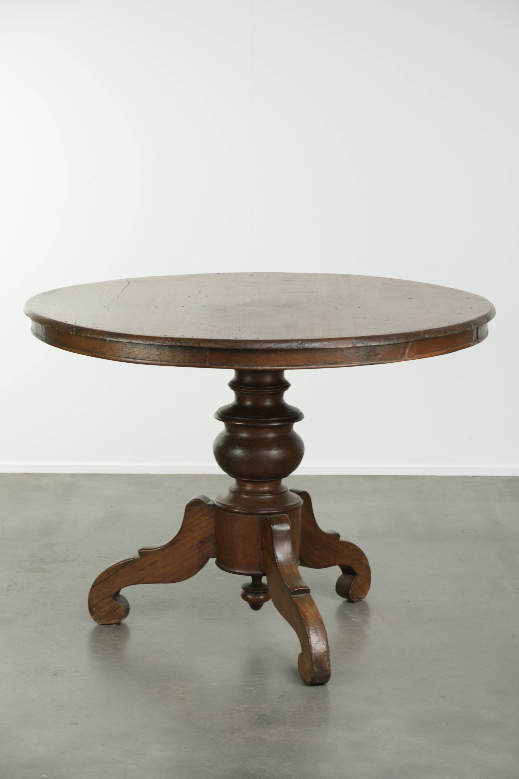 Mooie subtiele ronde landelijke houten eettafel met een mooie uitstraling en een prachtig patina - Afbeelding 4