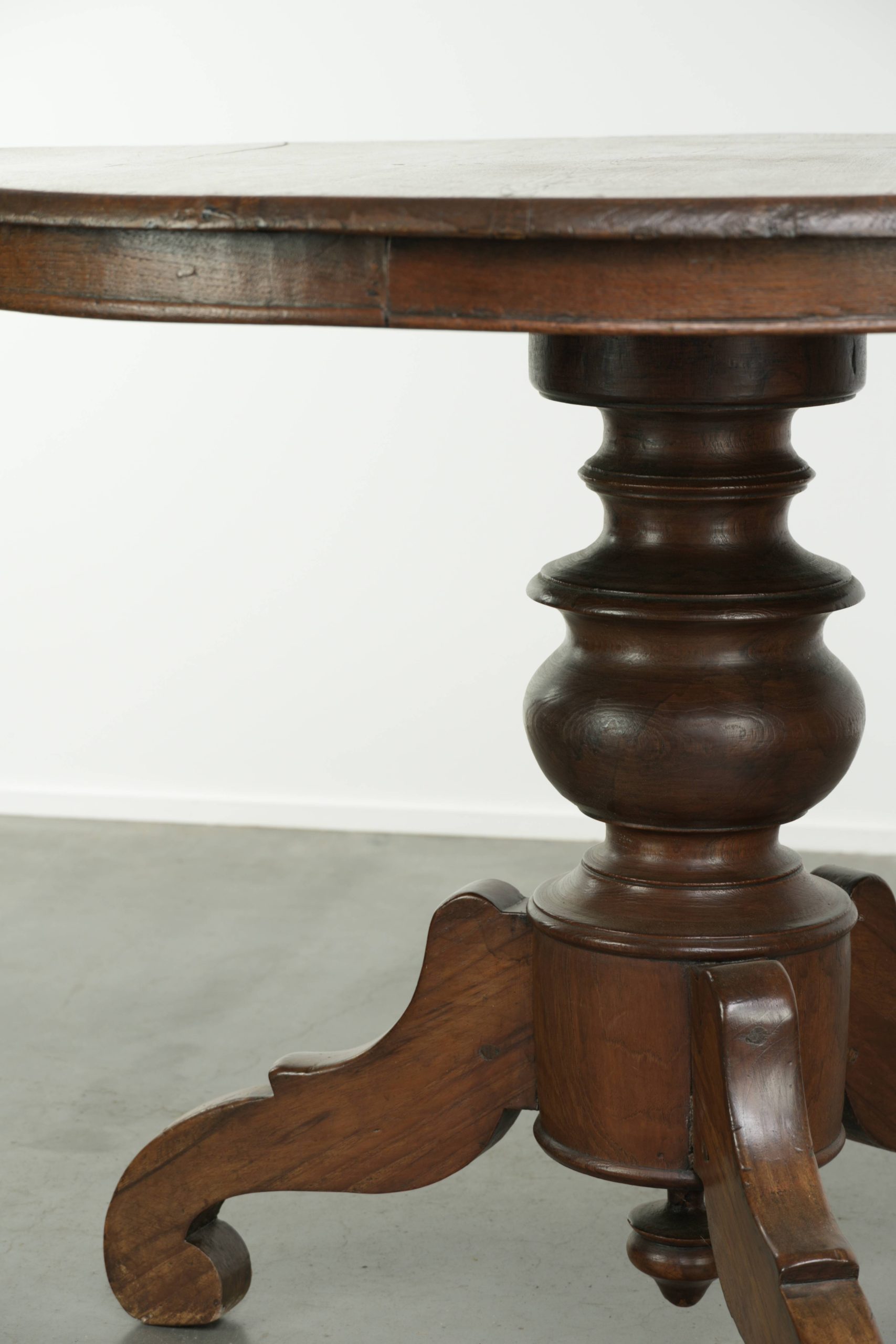 Mooie subtiele ronde landelijke houten eettafel met een mooie uitstraling en een prachtig patina - Afbeelding 8