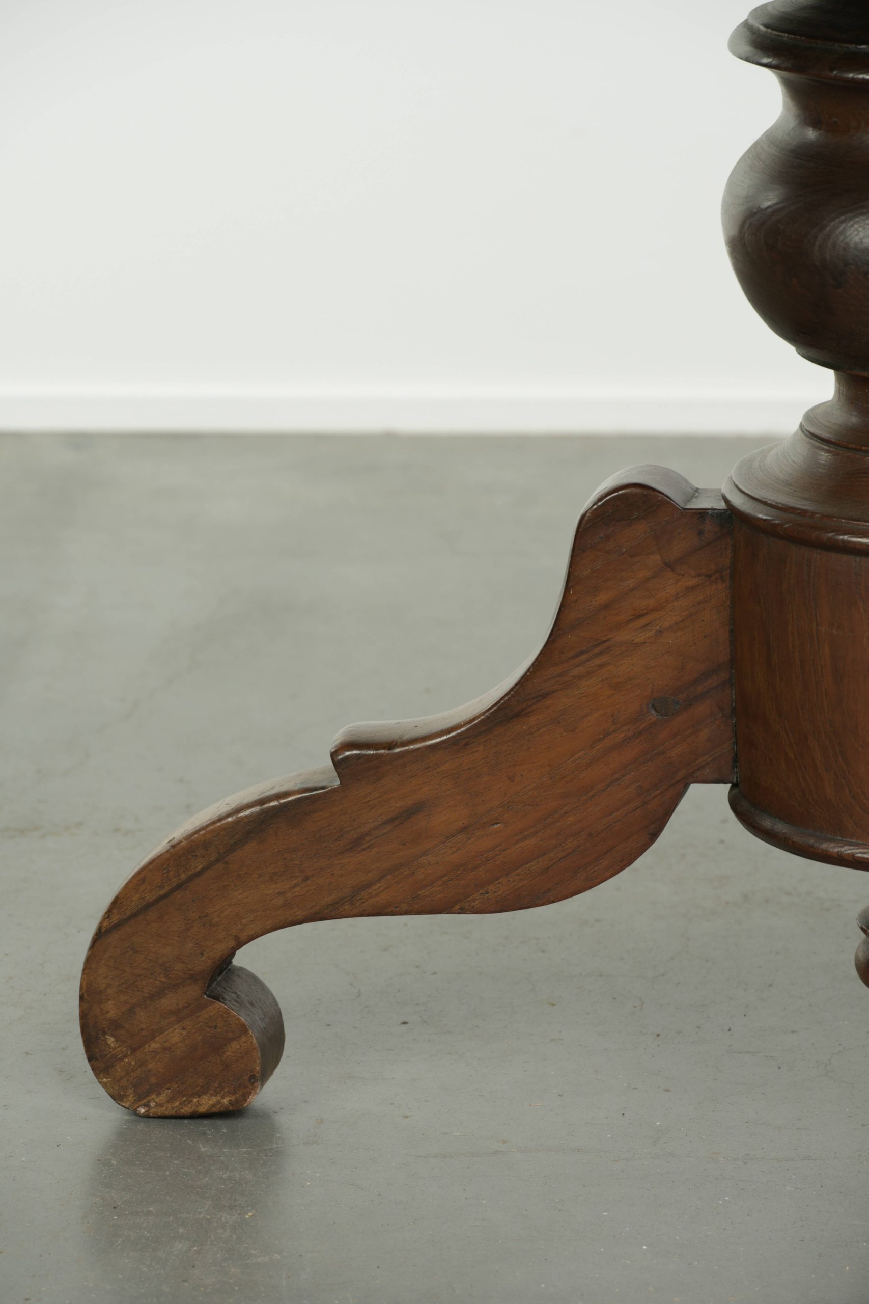 Mooie subtiele ronde landelijke houten eettafel met een mooie uitstraling en een prachtig patina - Afbeelding 10