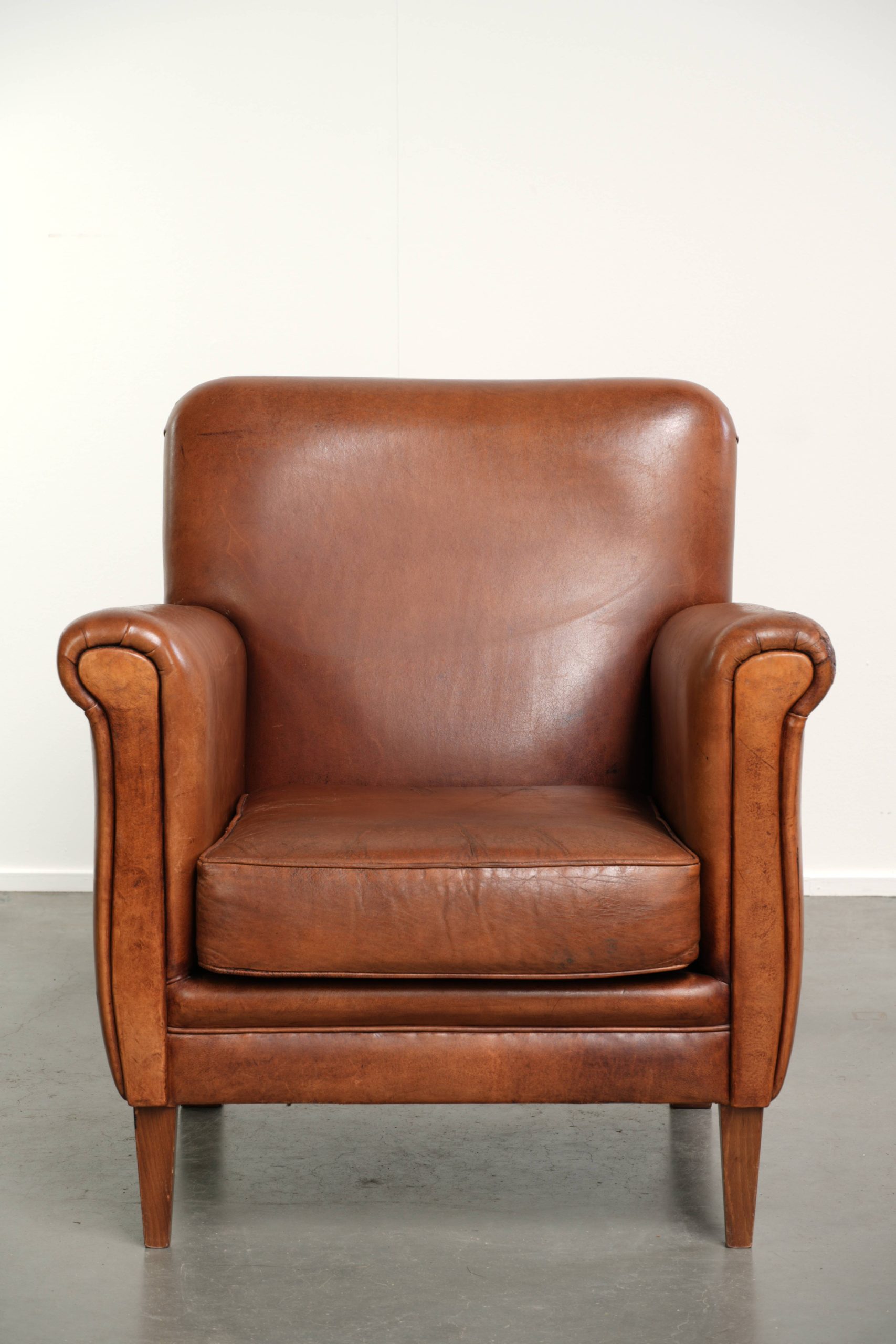 Stoere vintage schapenleren armchair met een mooie cognac kleur en een comfortabele zit - Afbeelding 2