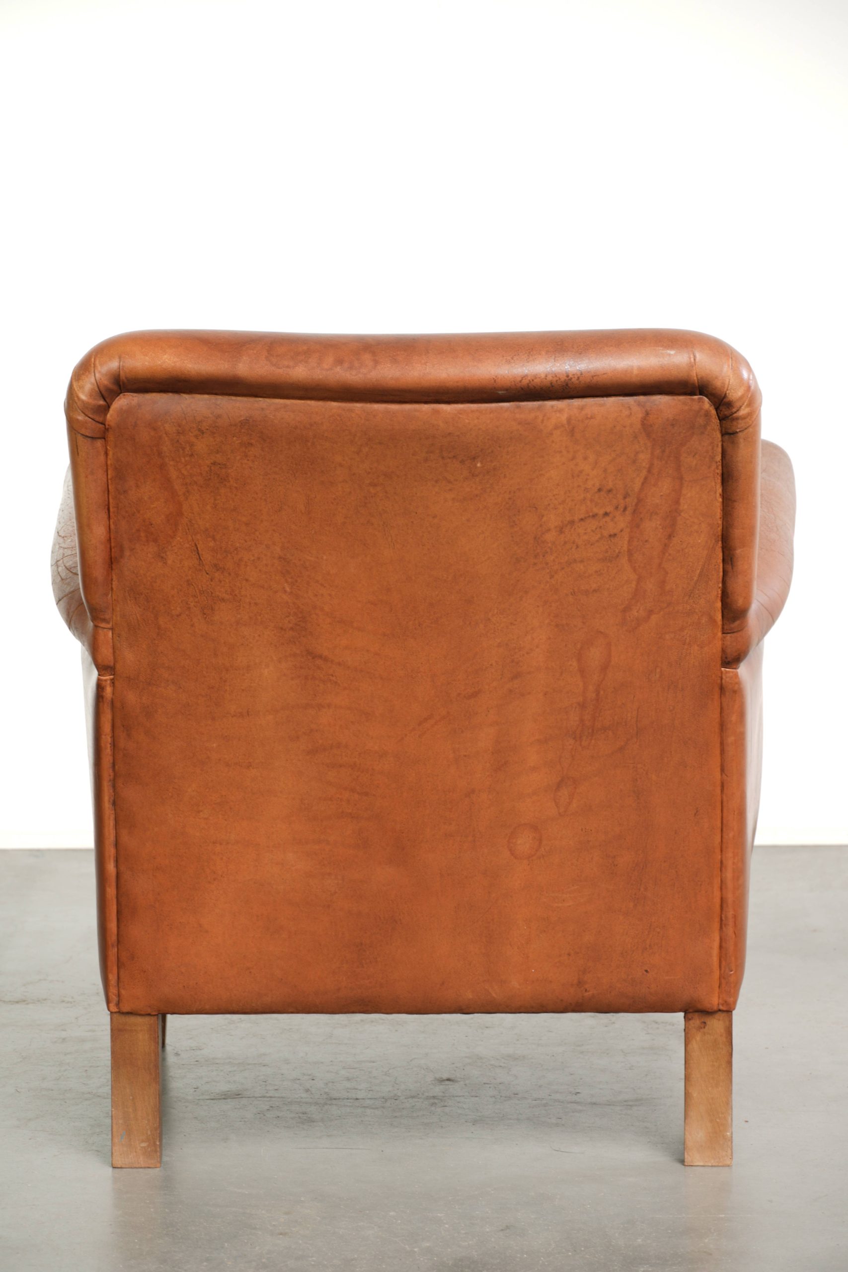 Stoere vintage schapenleren armchair met een mooie cognac kleur en een comfortabele zit - Afbeelding 4