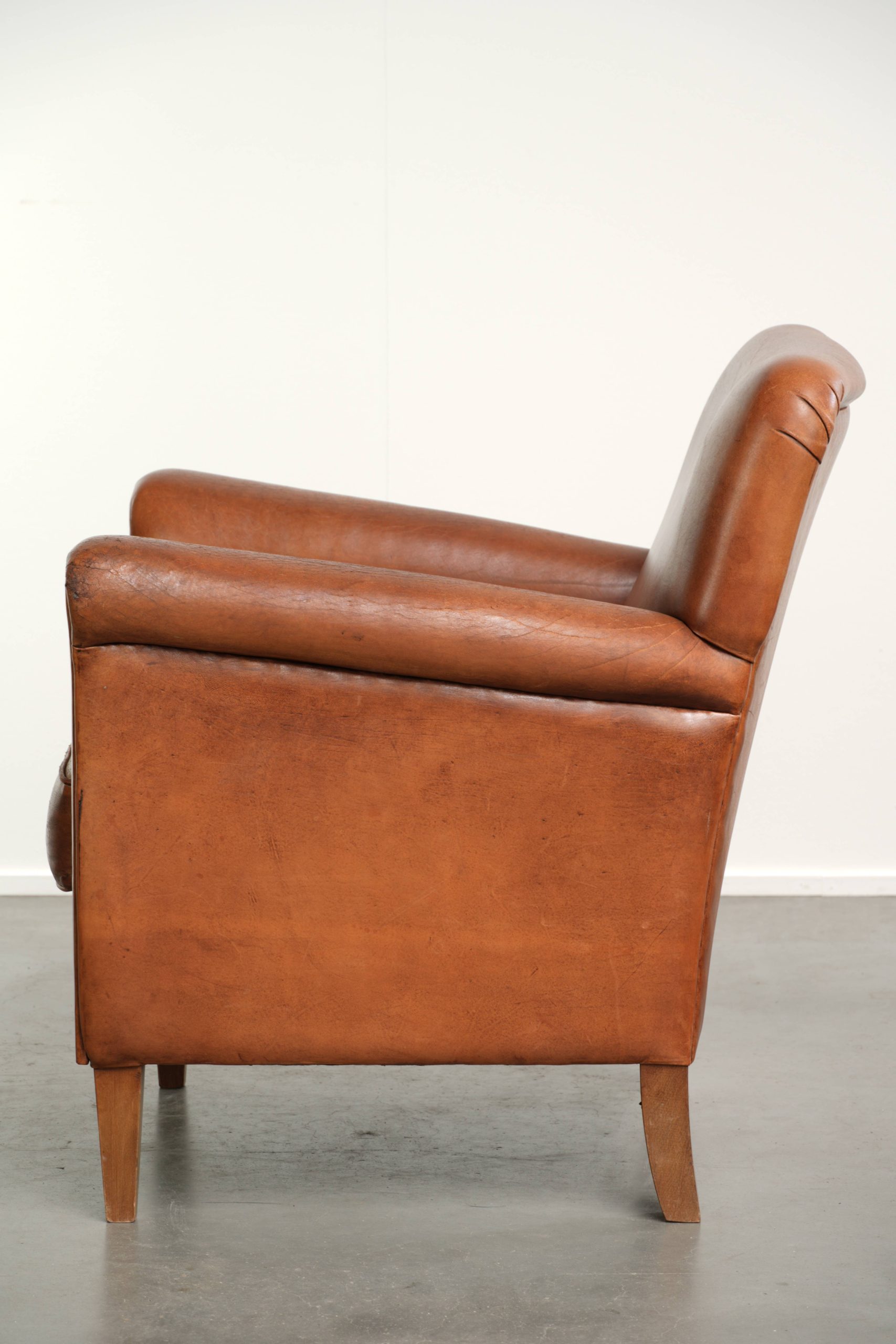 Stoere vintage schapenleren armchair met een mooie cognac kleur en een comfortabele zit - Afbeelding 5