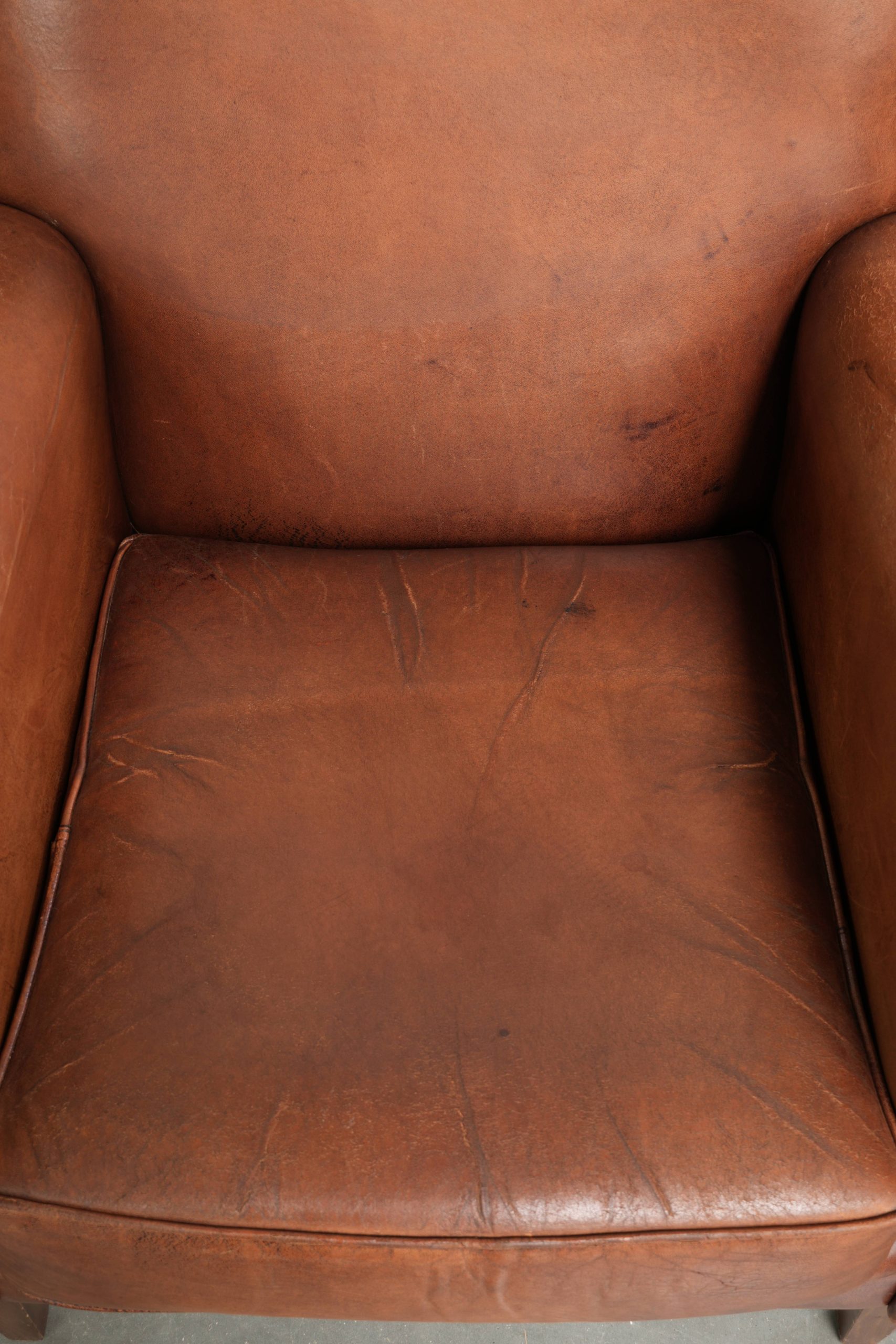 Stoere vintage schapenleren armchair met een mooie cognac kleur en een comfortabele zit - Afbeelding 6
